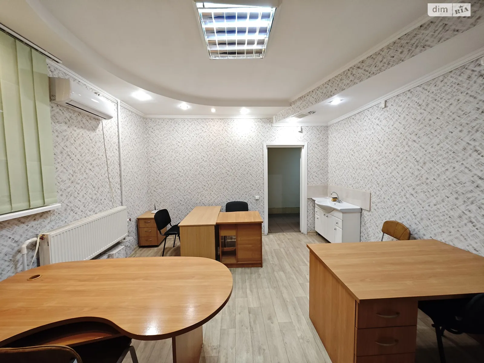 Сдается в аренду офис 15 кв. м в бизнес-центре, цена: 6000 грн - фото 1