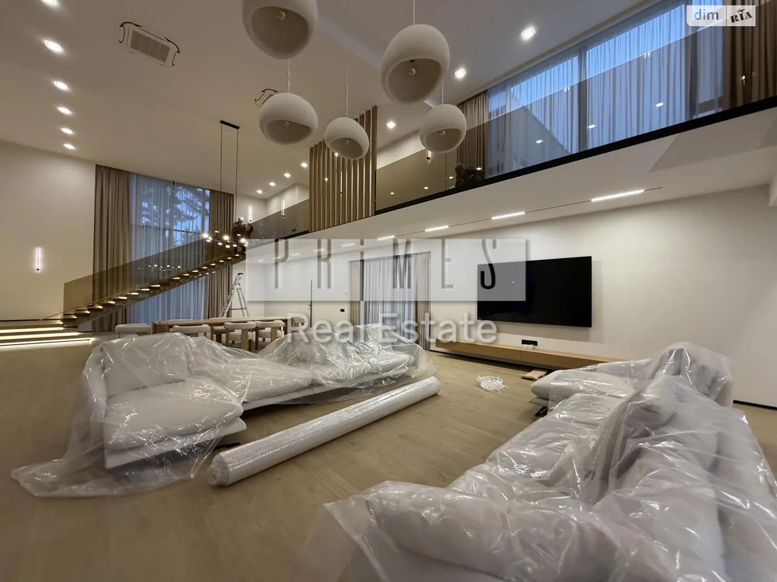 Сдается в аренду дом на 2 этажа 1200 кв. м с подвалом, цена: 18000 $ - фото 1