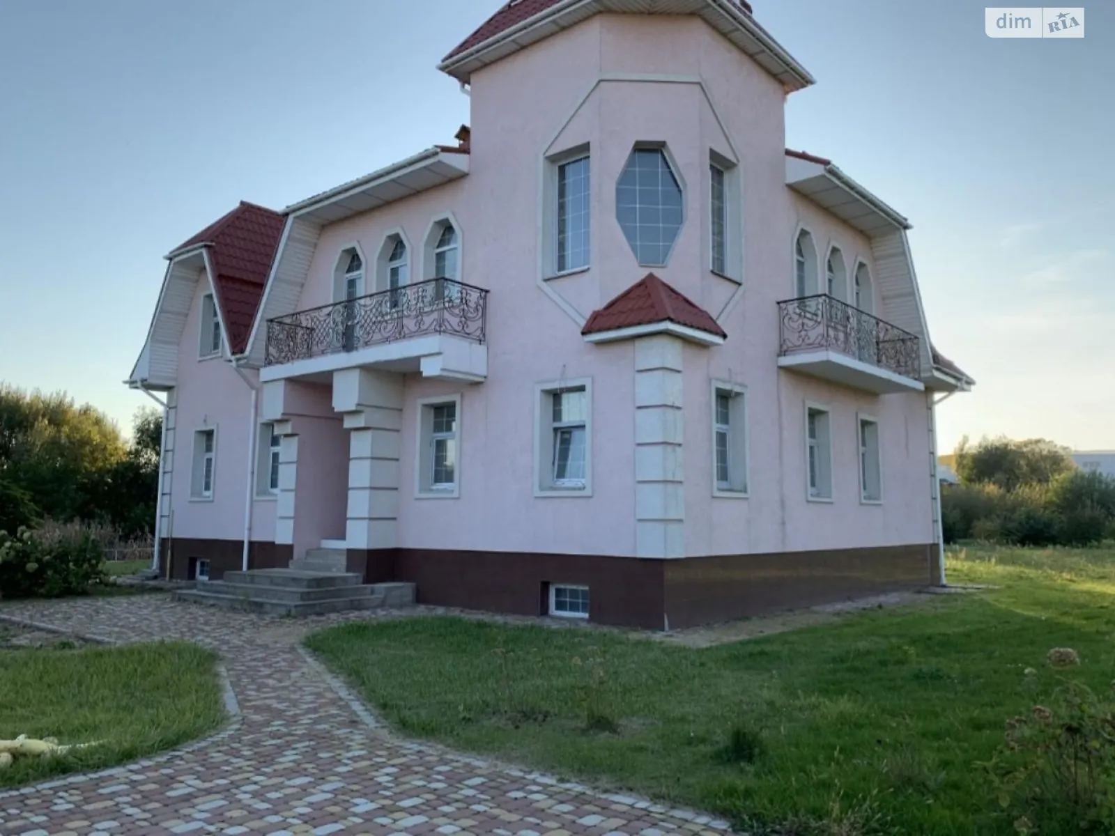 Продается дом на 2 этажа 293 кв. м с подвалом, цена: 425000 $ - фото 1