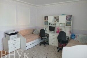 Продаж квартири, Івано-Франківськ, р‑н. Центр, Височана Семена вулиця, буд. 18 корпус 28