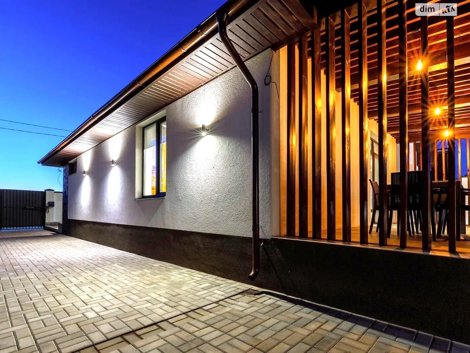 Сдается в аренду дом на 2 этажа 160 кв. м с подвалом, цена: 2000 $ - фото 1