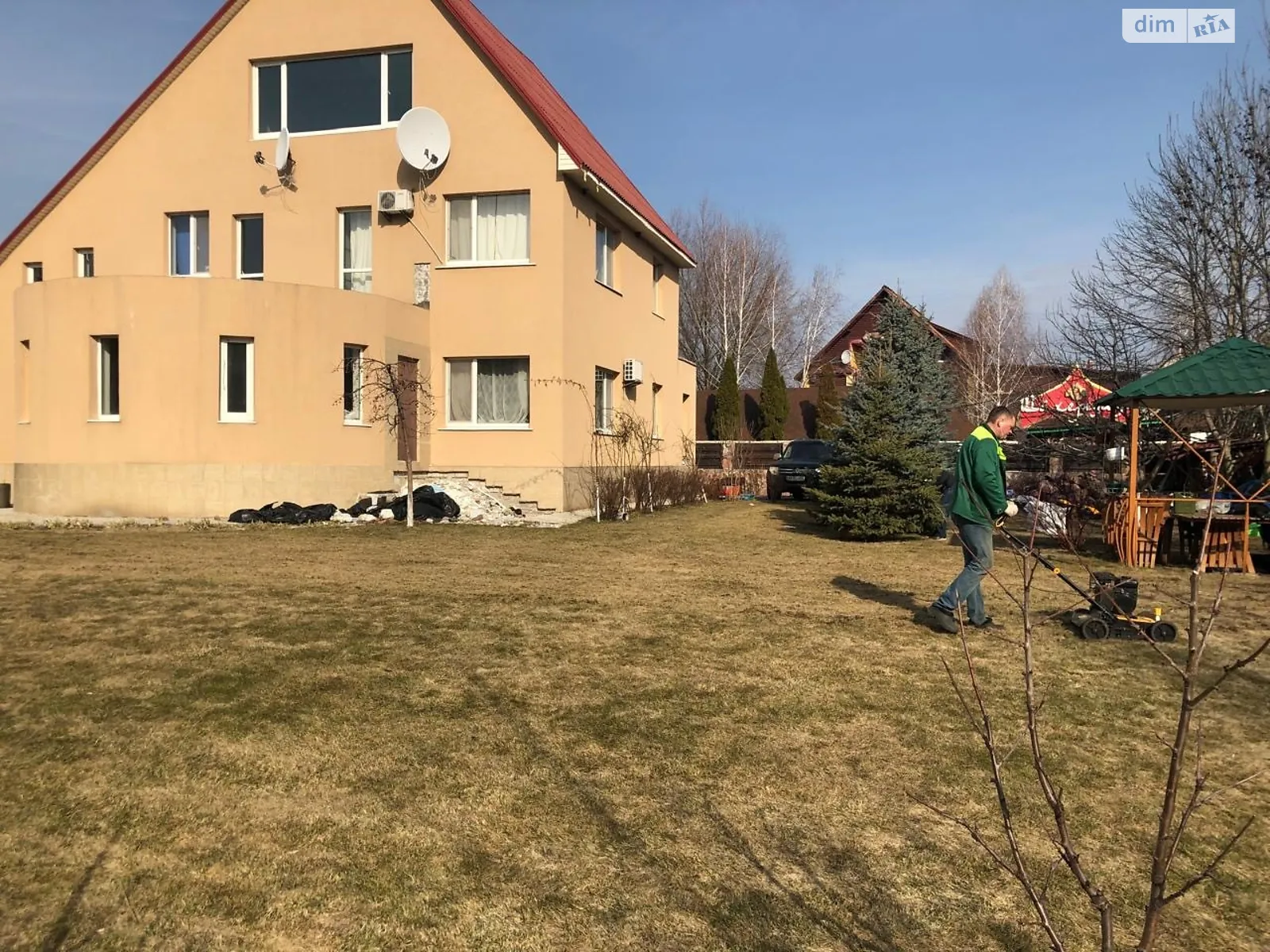 Сдается в аренду дом на 3 этажа 360 кв. м с участком, цена: 1500 $ - фото 1