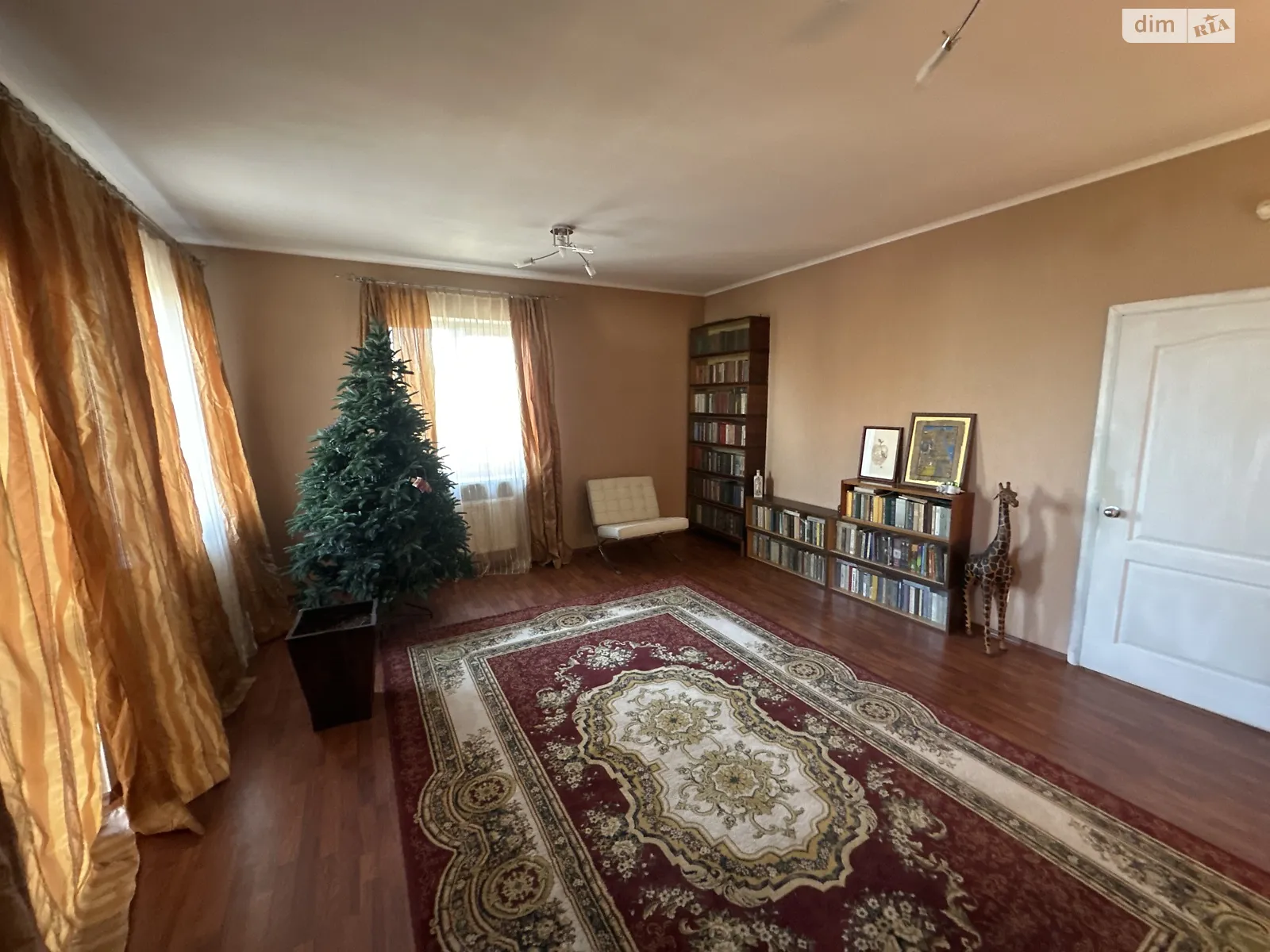 Сдается в аренду дом на 3 этажа 250 кв. м с беседкой, цена: 1500 $ - фото 1