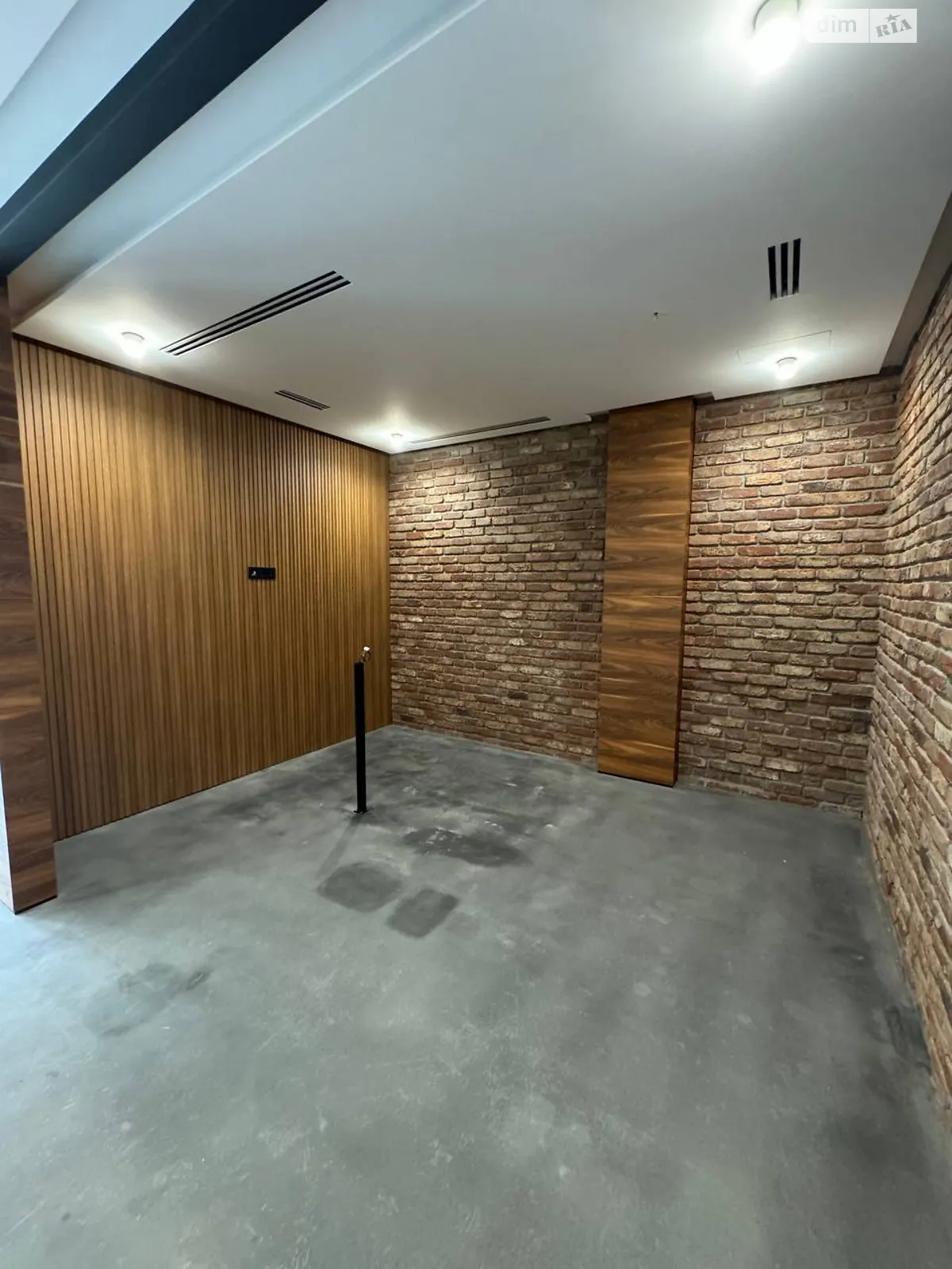 Сдается в аренду офис 80 кв. м в бизнес-центре, цена: 900 $ - фото 1