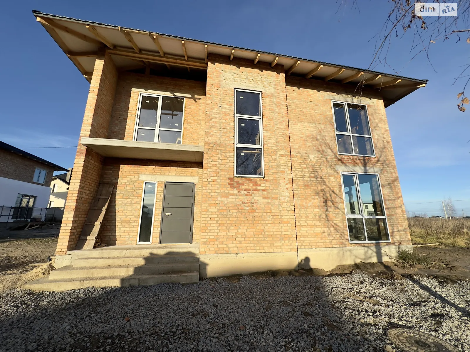 Продается дом на 2 этажа 110 кв. м с гаражом, цена: 76000 $ - фото 1