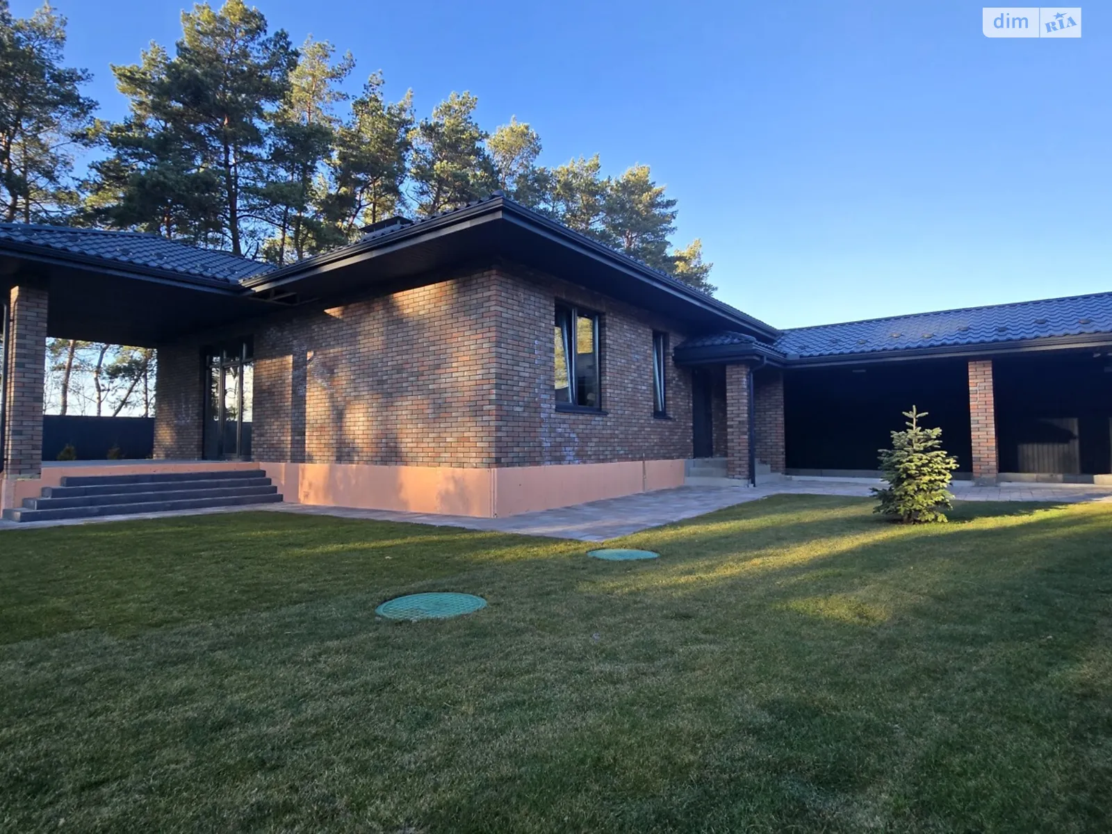 Продается дом на 2 этажа 266 кв. м с камином, цена: 290000 $ - фото 1