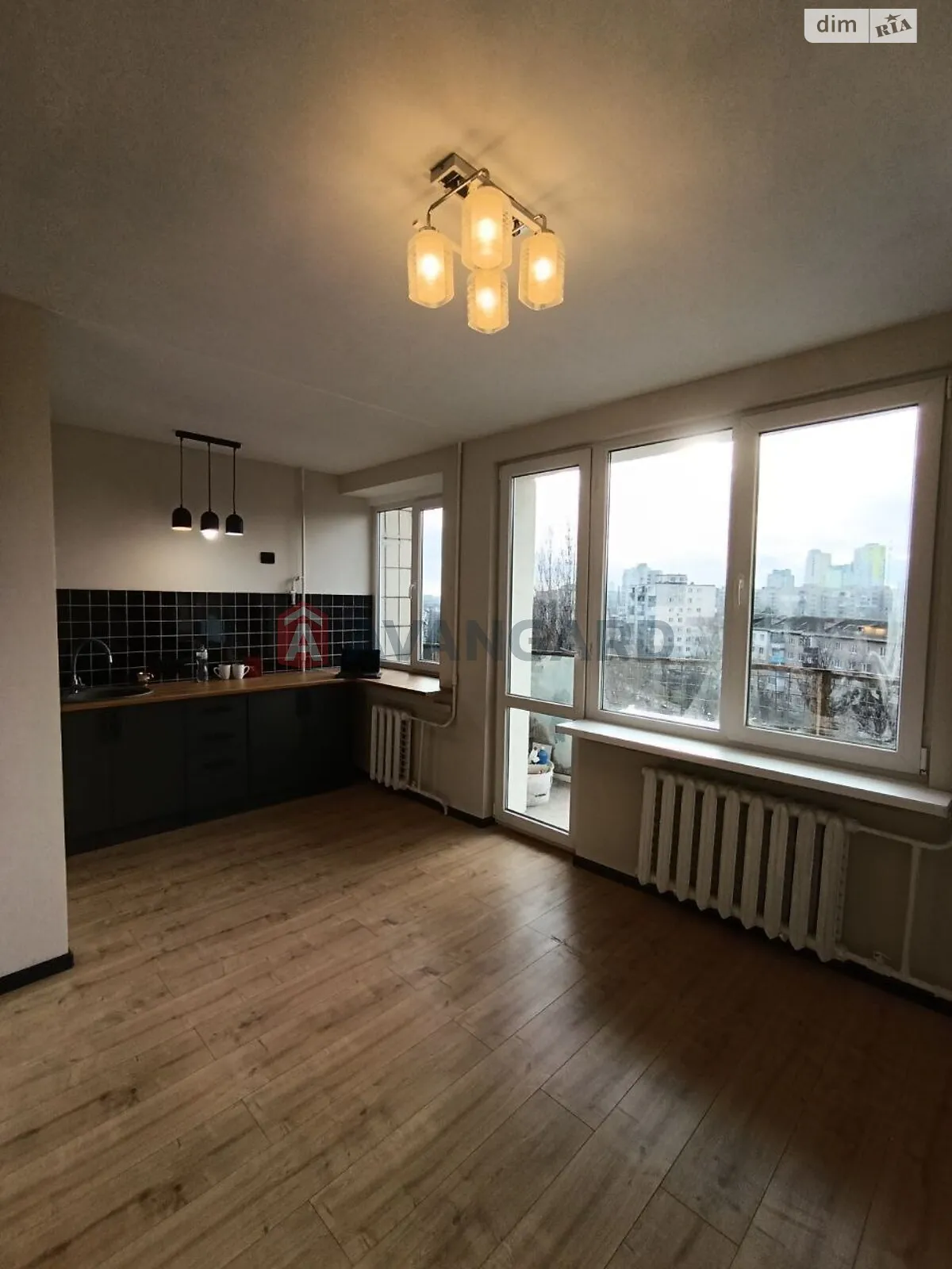 Продается 1-комнатная квартира 30.5 кв. м в Киеве, ул. Пражская, 19 - фото 1