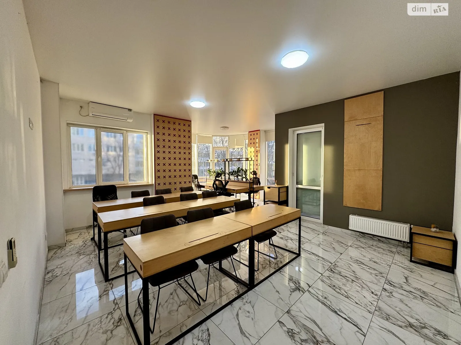 Сдается в аренду офис 95.4 кв. м в бизнес-центре, цена: 1000 $ - фото 1