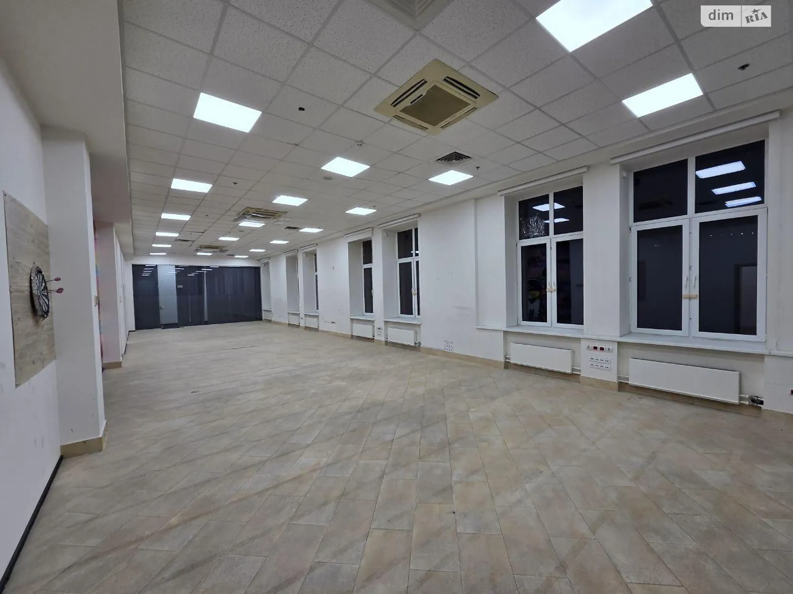 Сдается в аренду офис 650 кв. м в бизнес-центре, цена: 247000 грн - фото 1