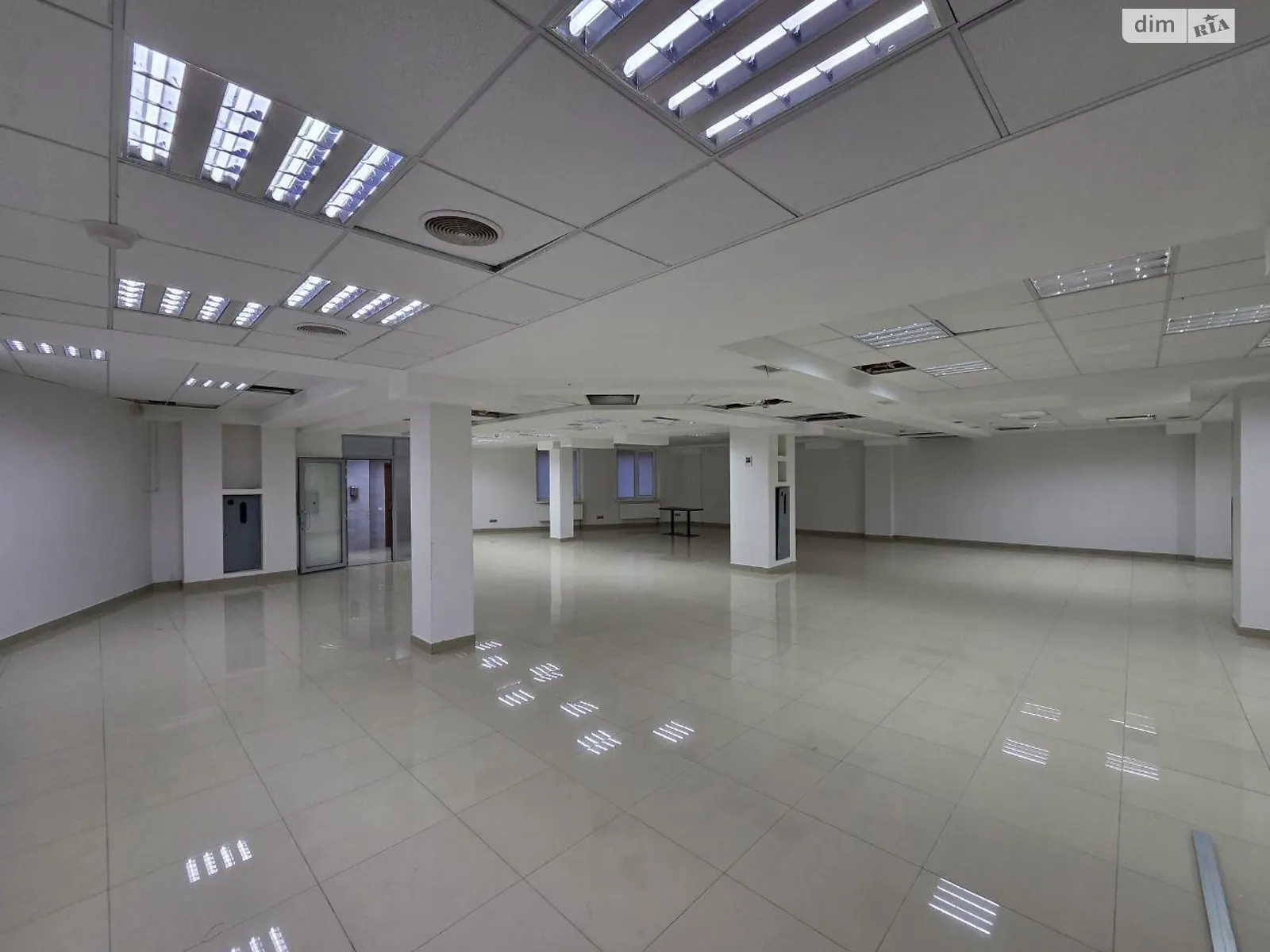 Сдается в аренду офис 270 кв. м в бизнес-центре, цена: 3800 $ - фото 1