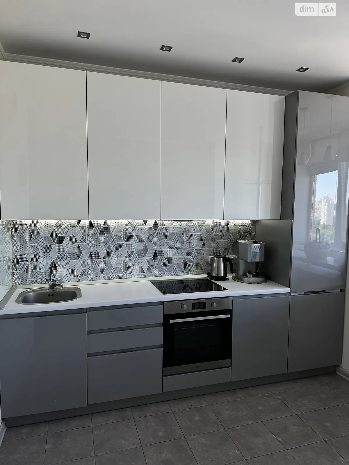 Сдается в аренду 1-комнатная квартира 48 кв. м в Одессе, ул. Среднефонтанская, 35 - фото 1