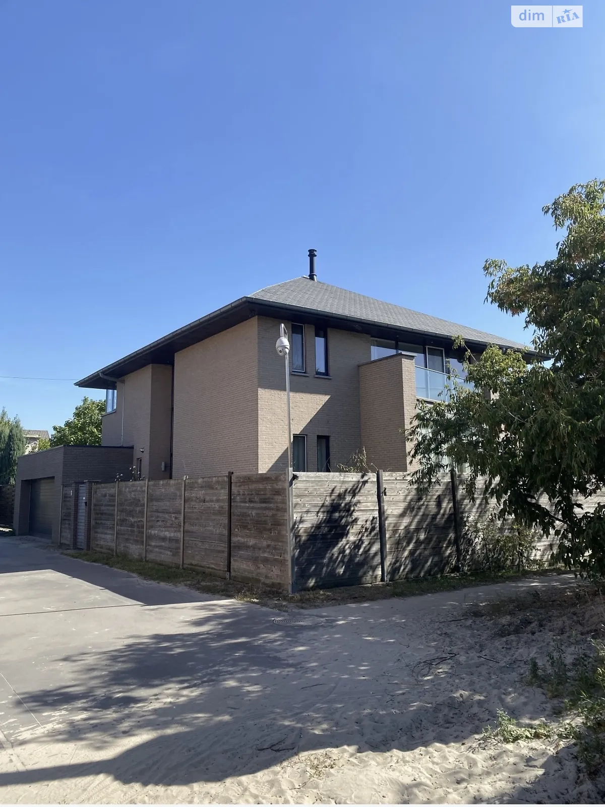 Сдается в аренду дом на 2 этажа 350 кв. м с балконом, цена: 2600 $ - фото 1