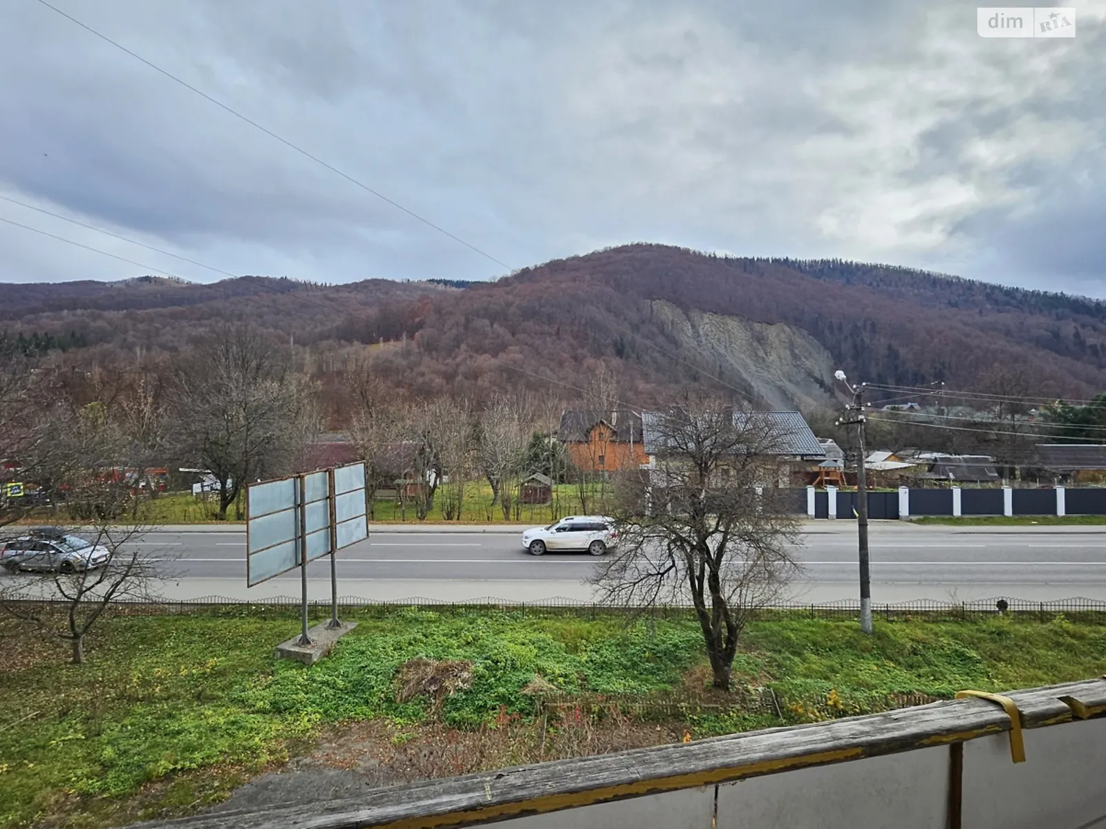 Продается 3-комнатная квартира 65.7 кв. м в Яремче, ул. Свободы, 214 - фото 1