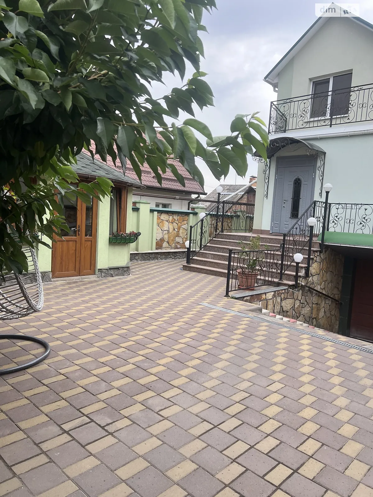 Продается дом на 2 этажа 230 кв. м с мебелью, цена: 250000 $ - фото 1