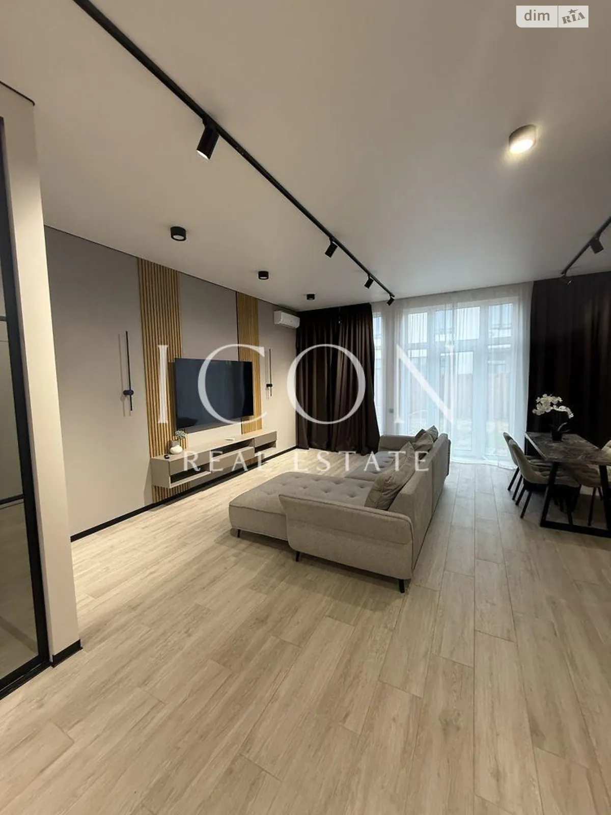 Сдается в аренду дом на 2 этажа 125 кв. м с гаражом, цена: 1700 $ - фото 1