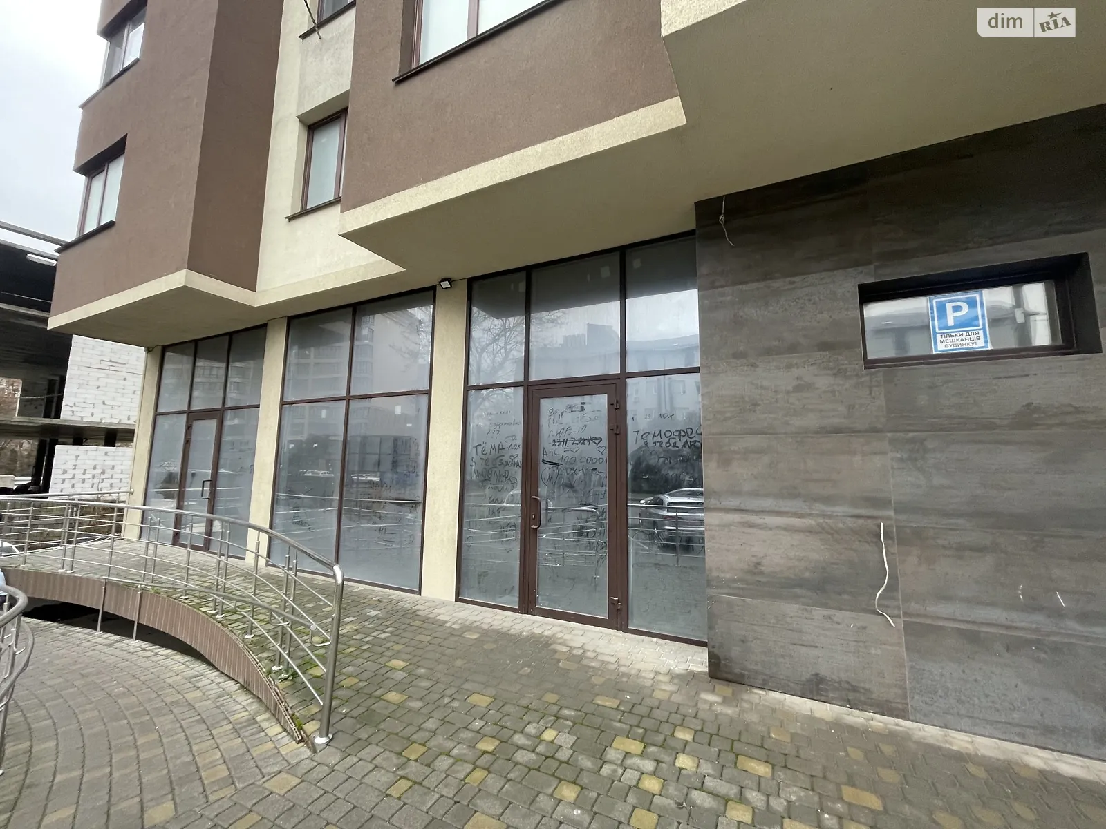 Сдается в аренду объект сферы услуг 182.4 кв. м в 16-этажном здании, цена: 65000 грн - фото 1
