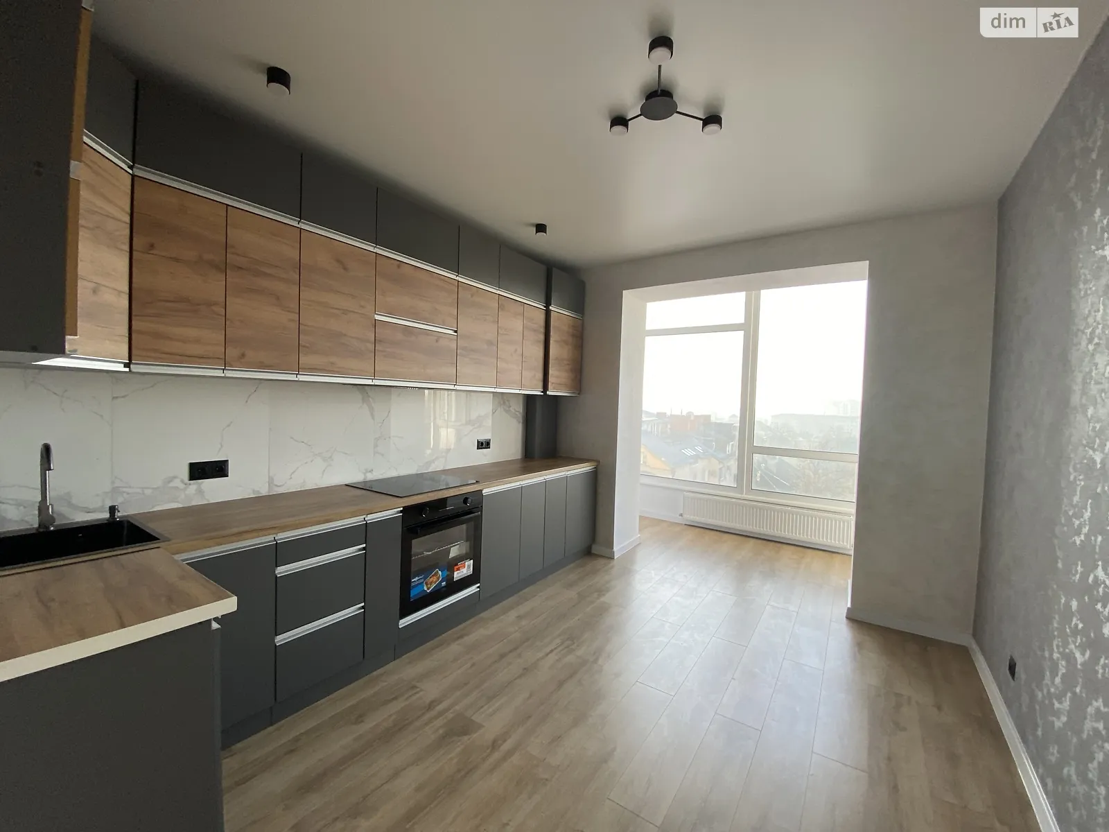 Продается 1-комнатная квартира 42.3 кв. м в Ивано-Франковске, ул. Волошина Августина, 2Б - фото 1