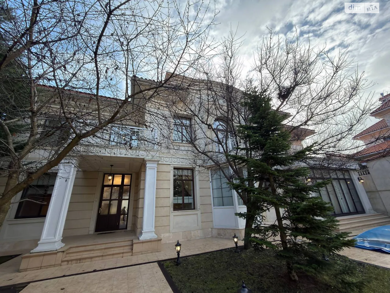 Продается дом на 2 этажа 224.7 кв. м с баней/сауной, цена: 1350000 $ - фото 1