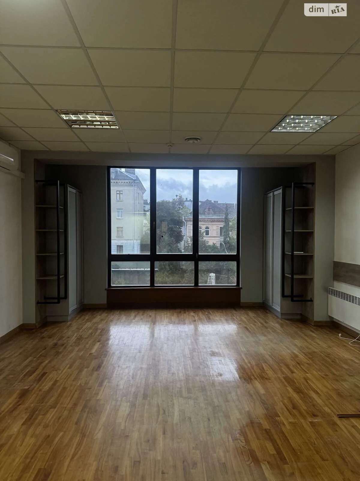 Сдается в аренду офис 31.6 кв. м в бизнес-центре, цена: 17000 грн - фото 1