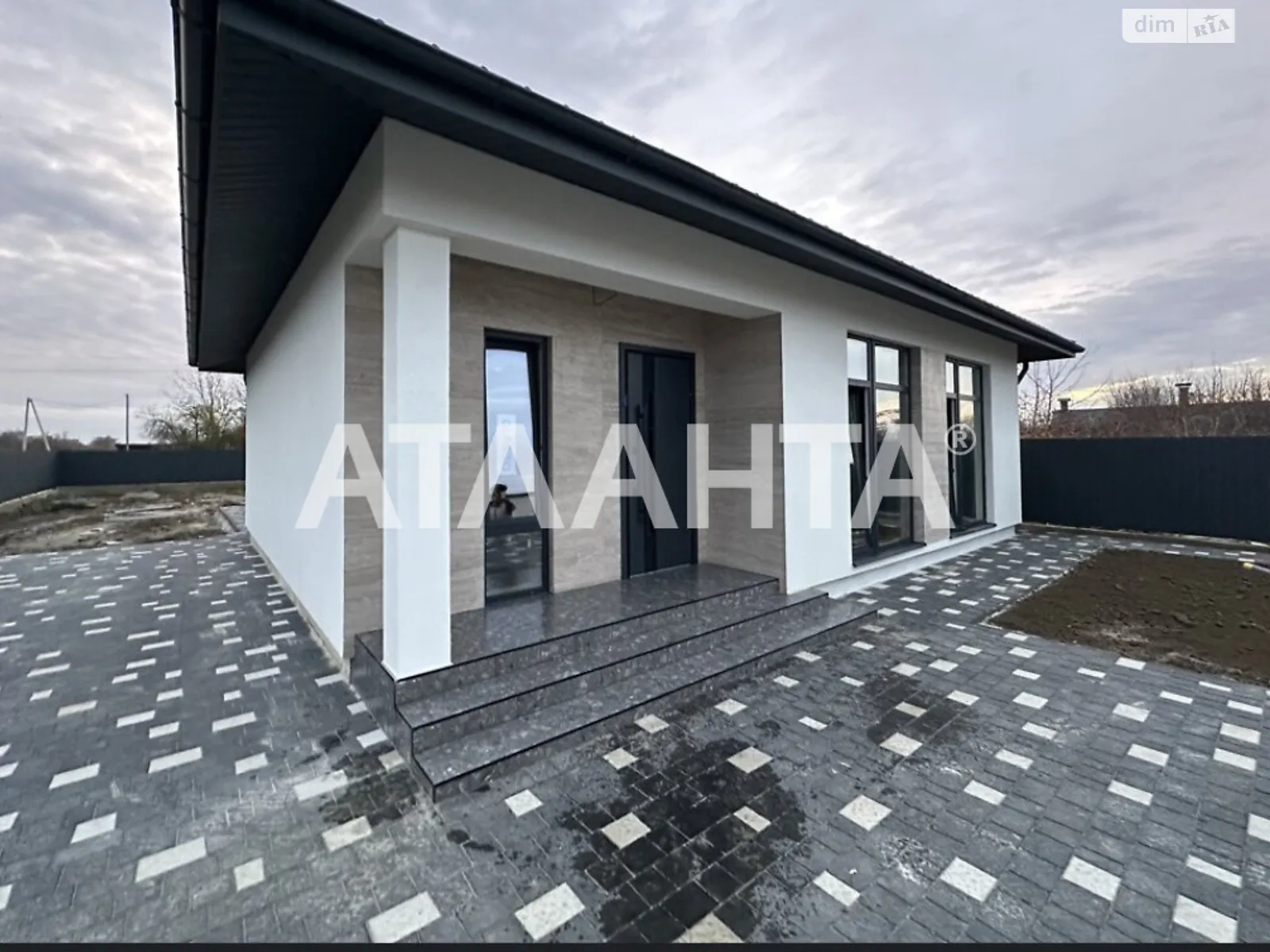 Продается одноэтажный дом 128 кв. м с садом, цена: 115000 $ - фото 1