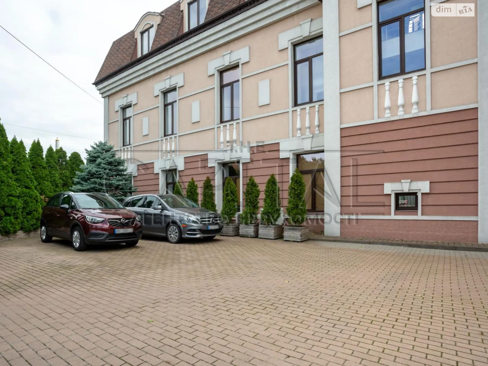 Сдается в аренду офис 327.4 кв. м в бизнес-центре, цена: 14000 $ - фото 1