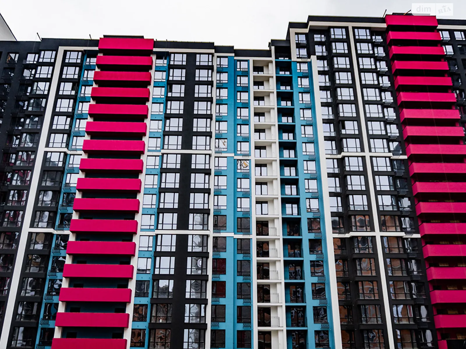 Продается 1-комнатная квартира 40 кв. м в Ивано-Франковске, ул. Хриплинская, 9 - фото 1