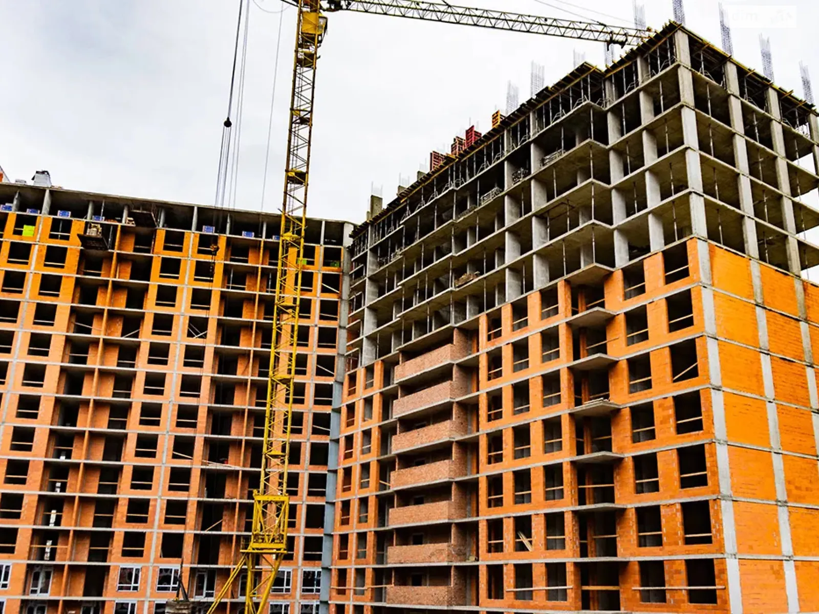 Продается 3-комнатная квартира 84 кв. м в Ивано-Франковске, ул. Хриплинская, 9 - фото 1