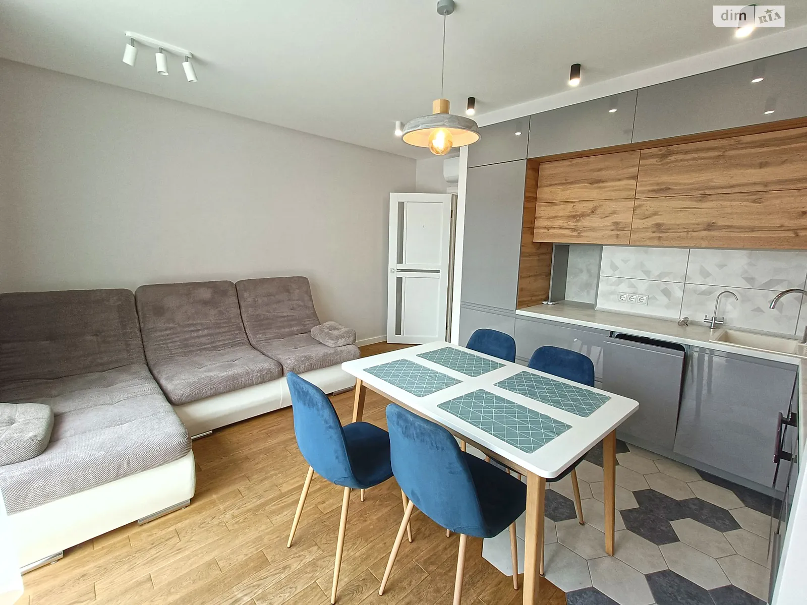 Сдается в аренду 1-комнатная квартира 55 кв. м в Львове, цена: 550 $ - фото 1