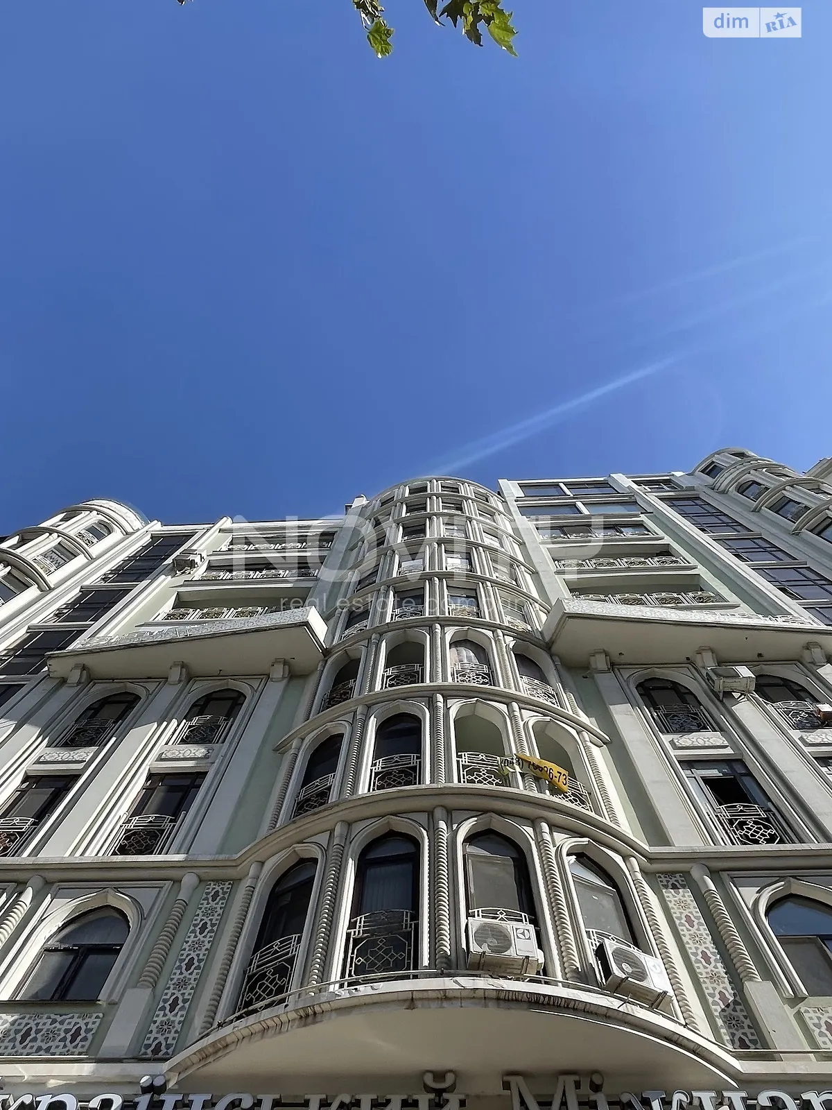 Сдается в аренду офис 62 кв. м в бизнес-центре, цена: 400 $ - фото 1