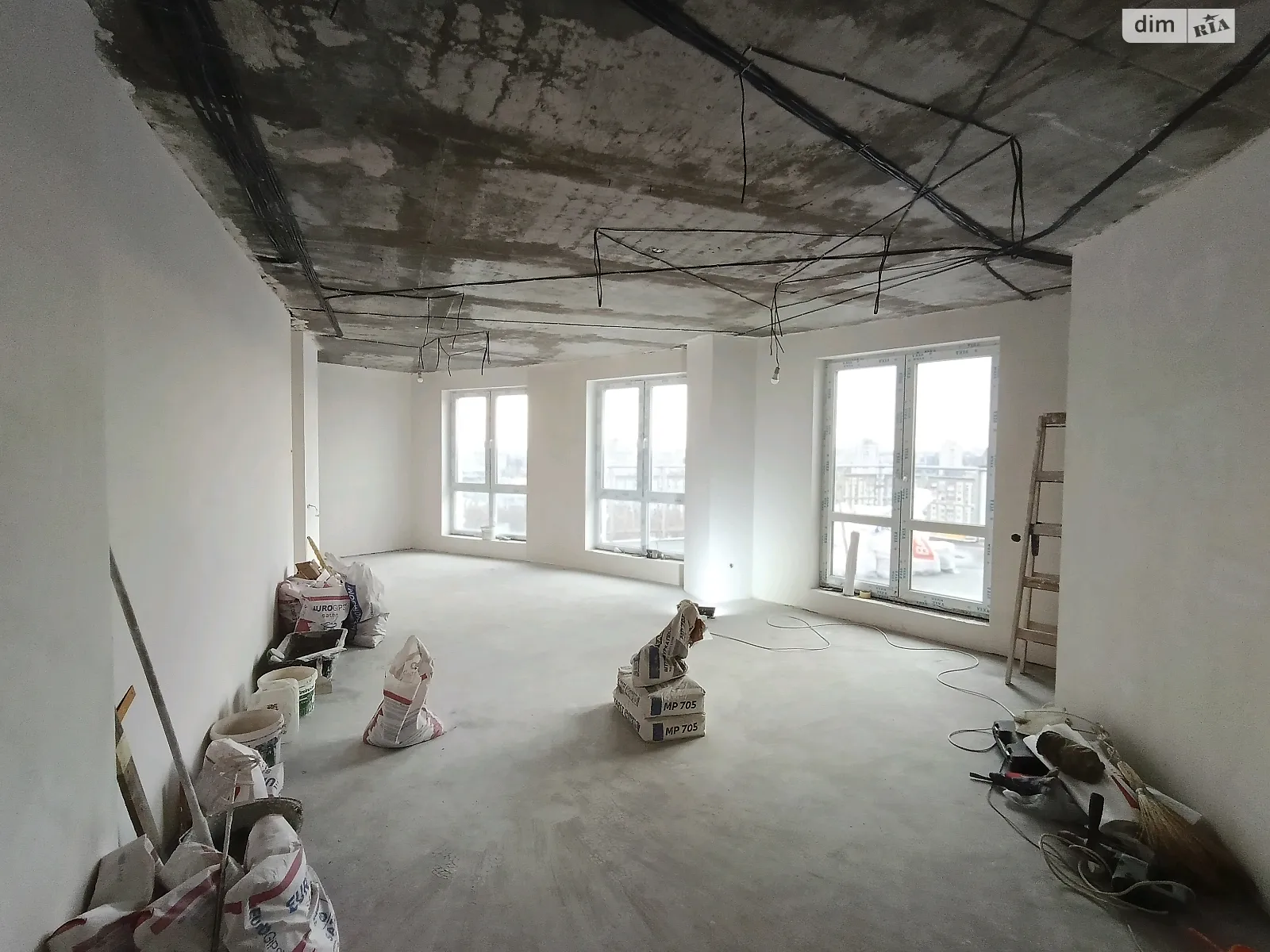 Продается 4-комнатная квартира 196 кв. м в Хмельницком, ул. Степана Бандеры, 2/1А - фото 1