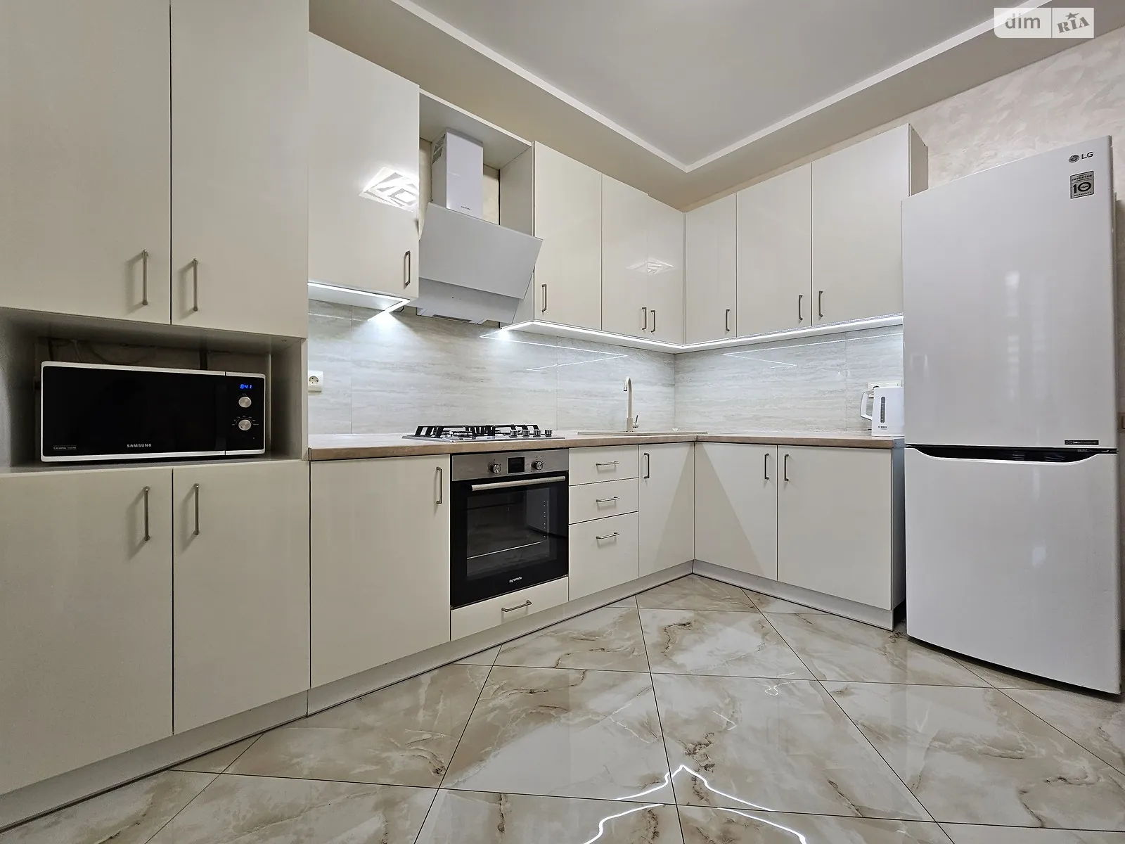 Сдается в аренду 2-комнатная квартира 65 кв. м в Виннице, просп. Юности - фото 1