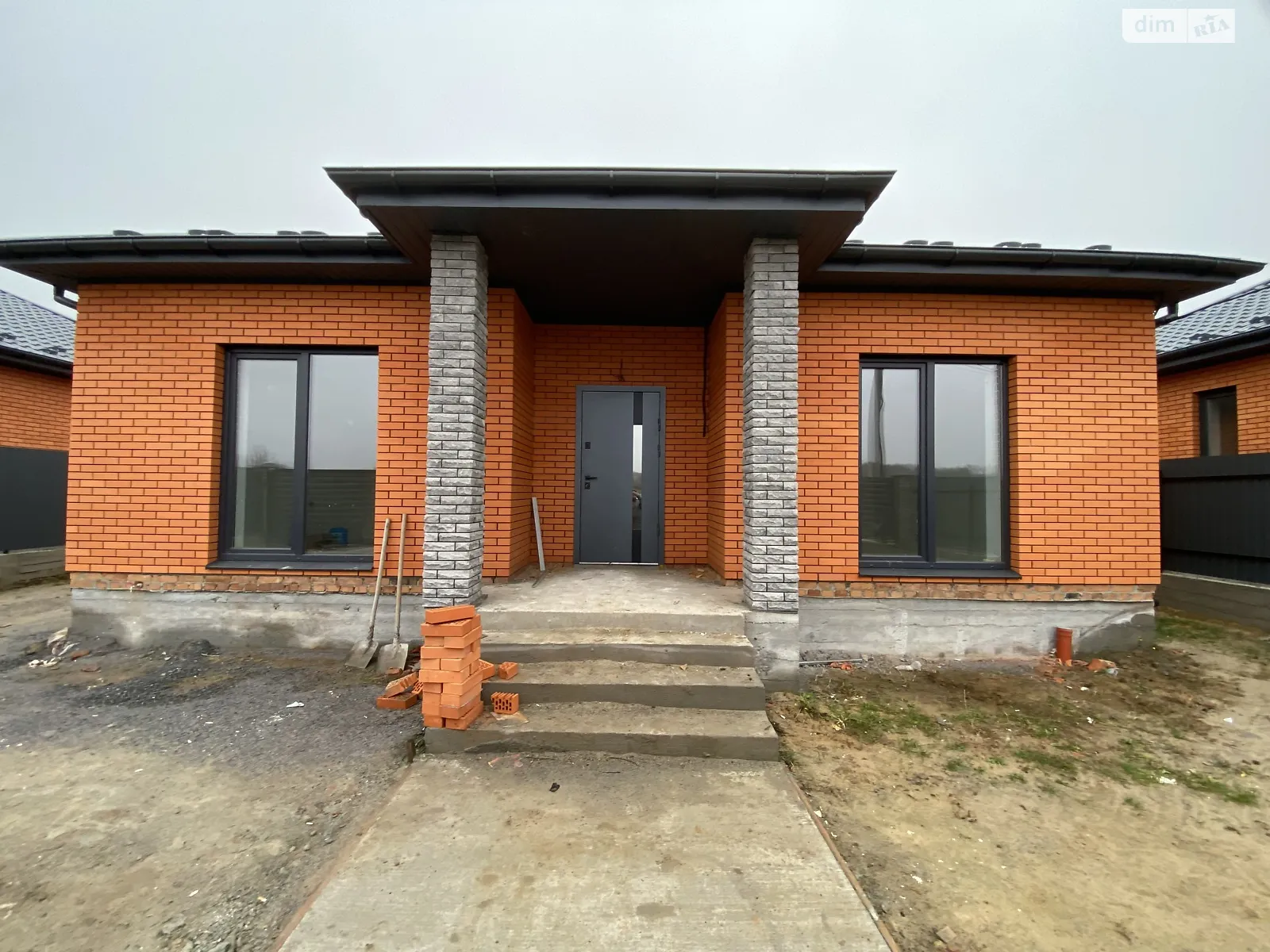 Продается одноэтажный дом 100 кв. м с садом, цена: 84500 $ - фото 1