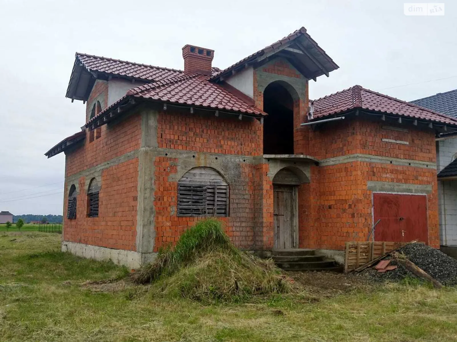 Продается дом на 2 этажа 210 кв. м с бассейном, цена: 75000 $ - фото 1