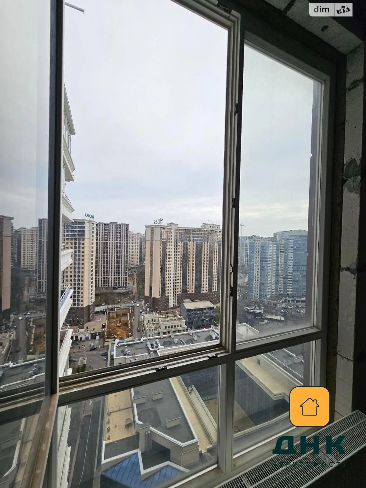 Продається 2-кімнатна квартира 75.81 кв. м у Одесі, вул. Генуезька, 24Д корпус 2 - фото 1