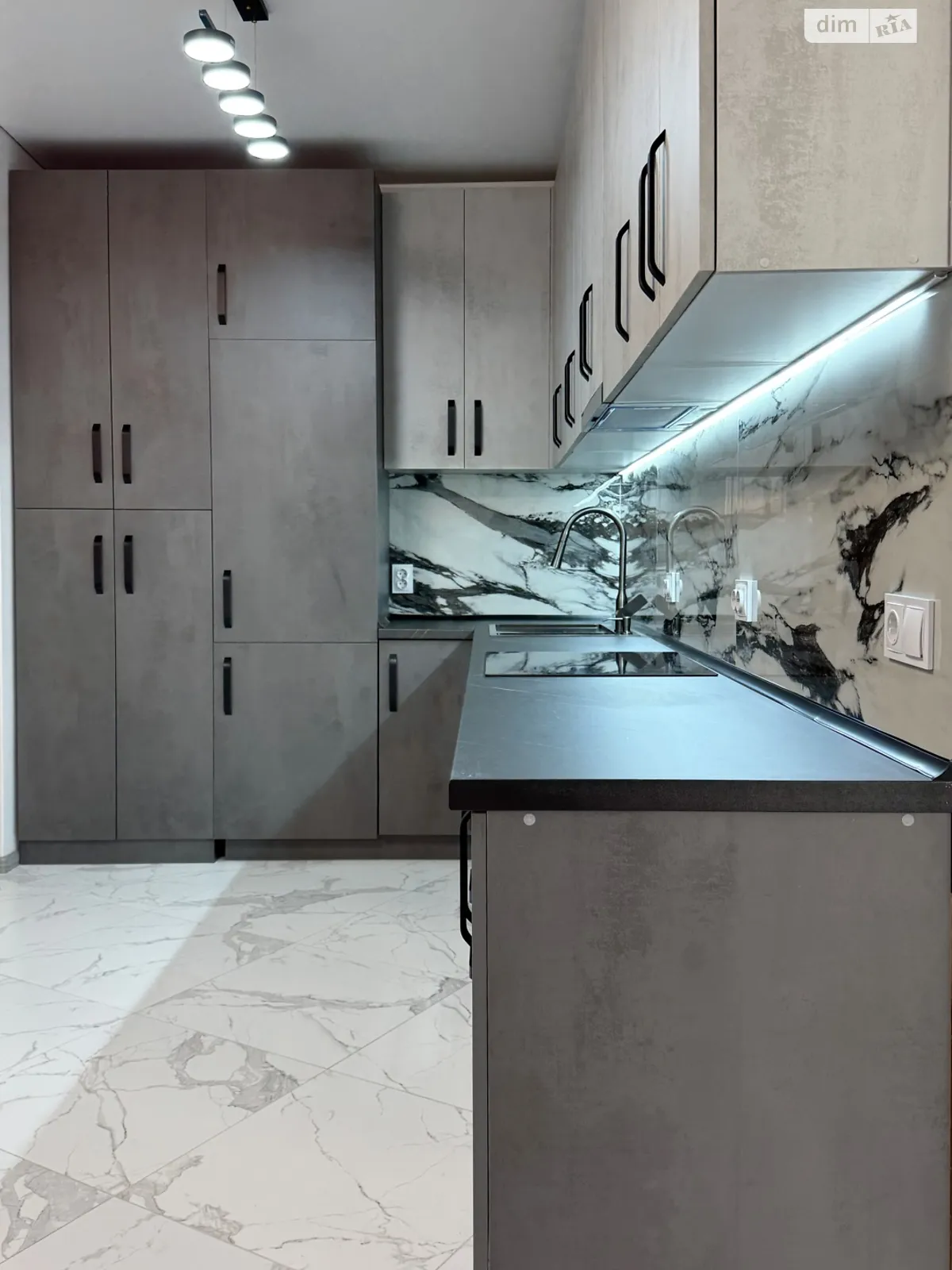 Продается 2-комнатная квартира 122 кв. м в Львове, ул. Кульпарковская - фото 1