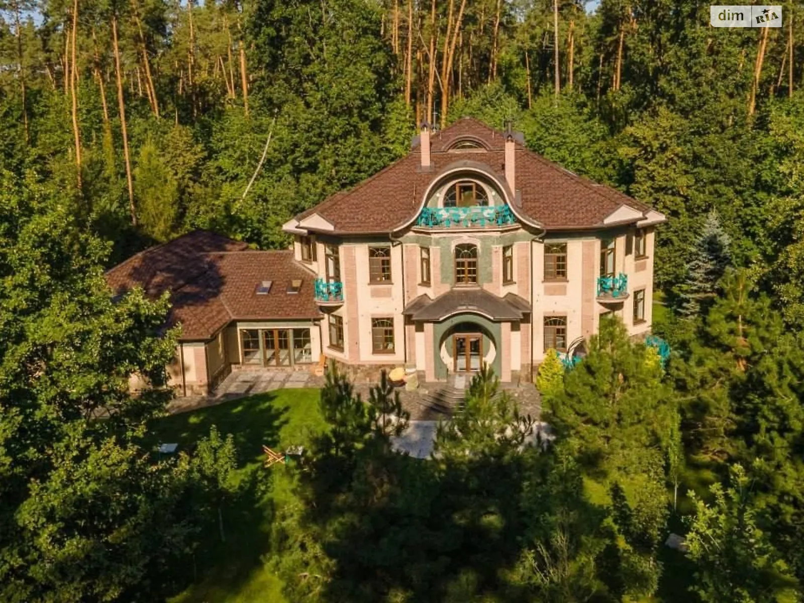 Продается дом на 3 этажа 1105.1 кв. м с бассейном, цена: 1000000 $ - фото 1