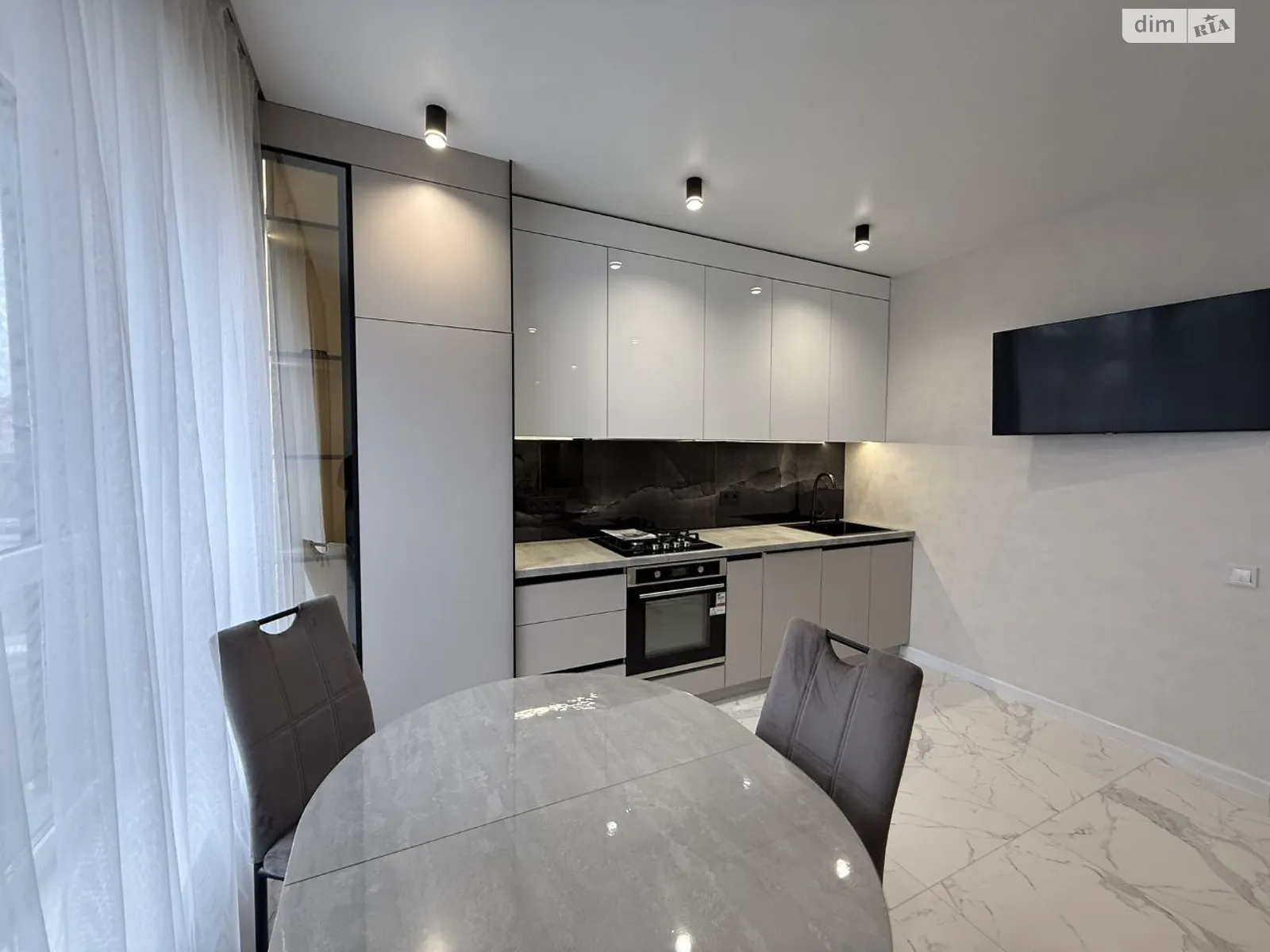 Сдается в аренду 1-комнатная квартира 45 кв. м в Ровно, цена: 20000 грн - фото 1