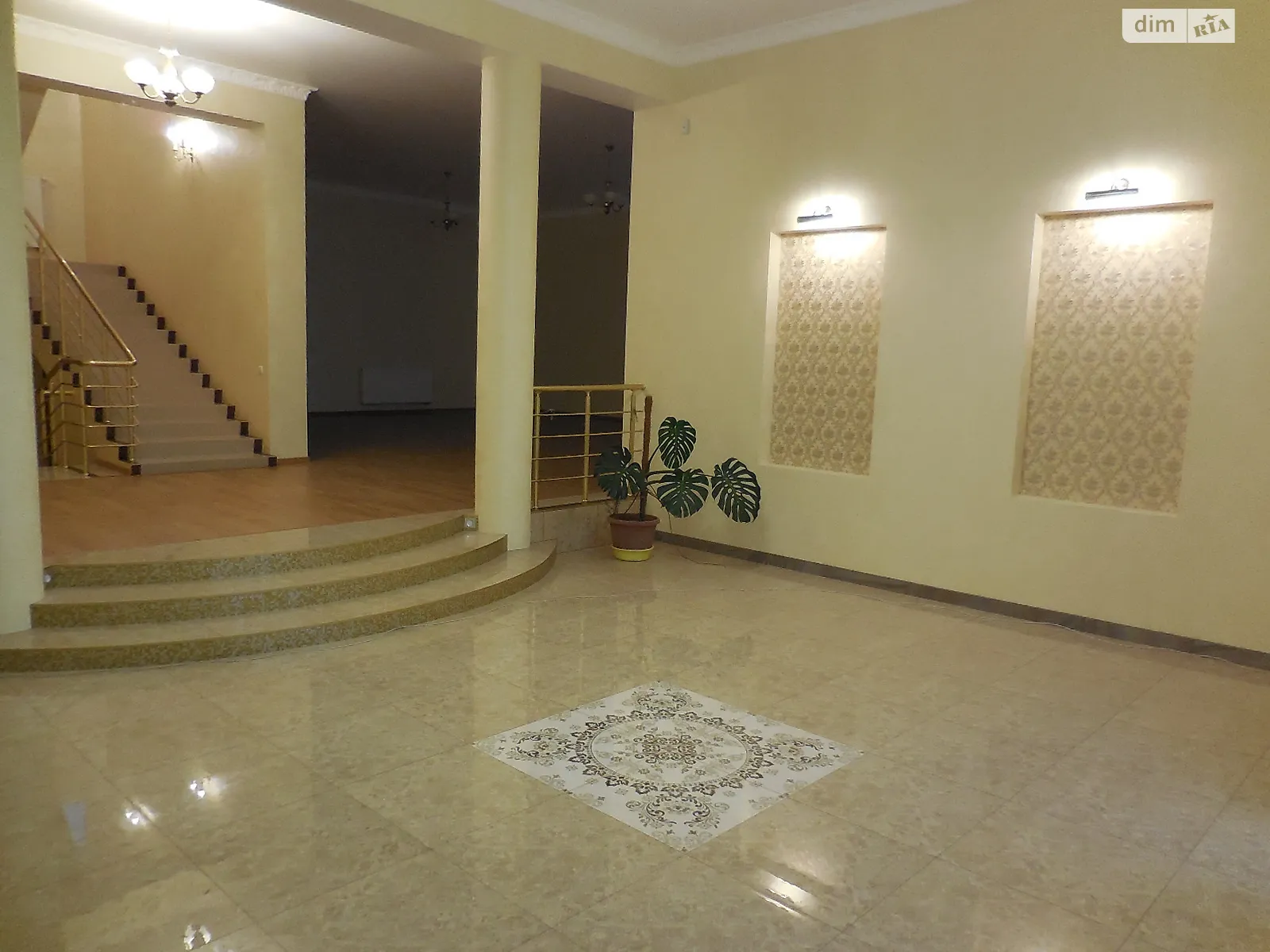 Продается дом на 3 этажа 930 кв. м с гаражом, цена: 3200000 $ - фото 1