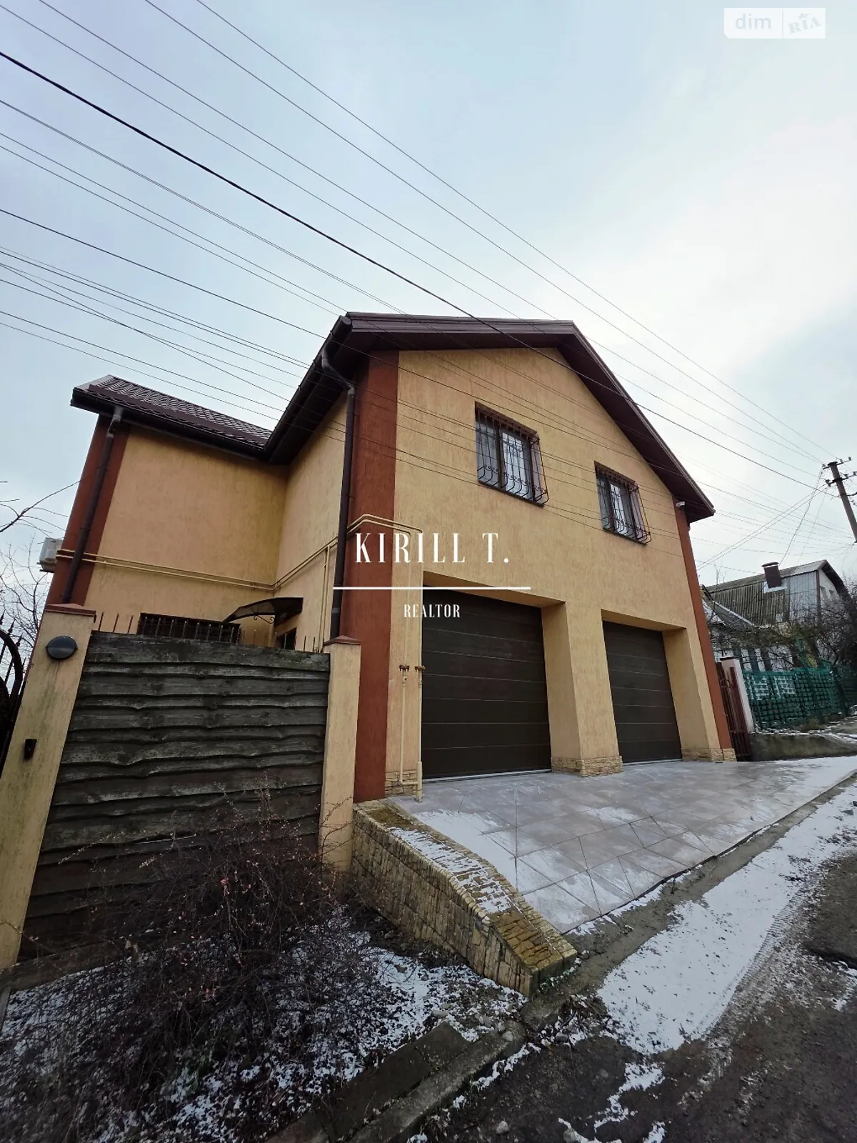 Сдается в аренду дом на 2 этажа 220 кв. м с террасой, цена: 1500 $ - фото 1