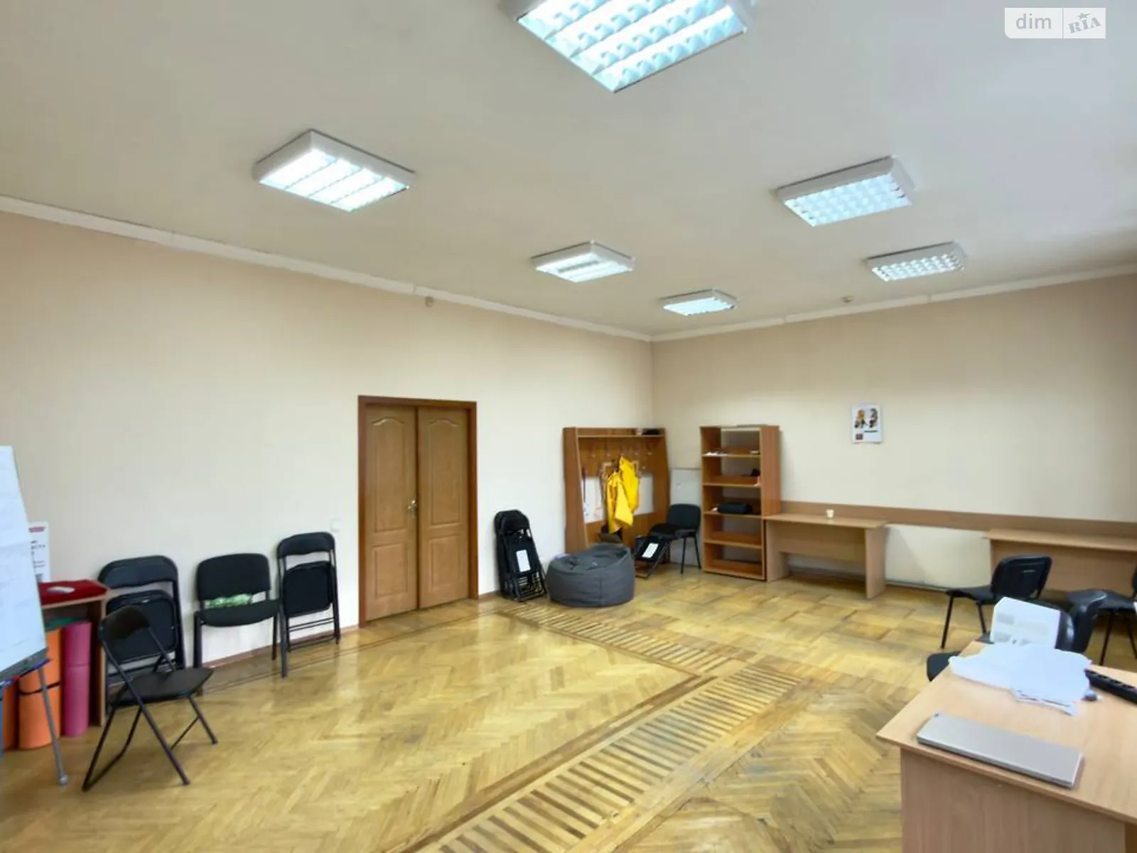 Сдается в аренду офис 82 кв. м в бизнес-центре, цена: 24600 грн - фото 1