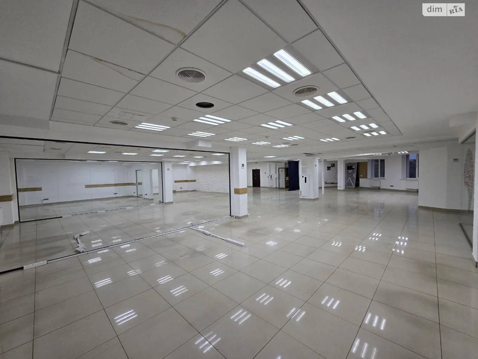 Сдается в аренду офис 1200 кв. м в бизнес-центре, цена: 15800 $ - фото 1