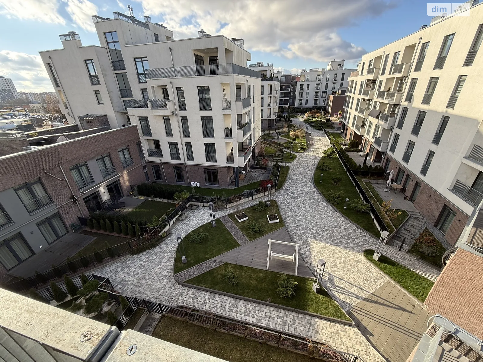 Продается 3-комнатная квартира 95.8 кв. м в Львове, ул. Пасечная, 154Д - фото 1