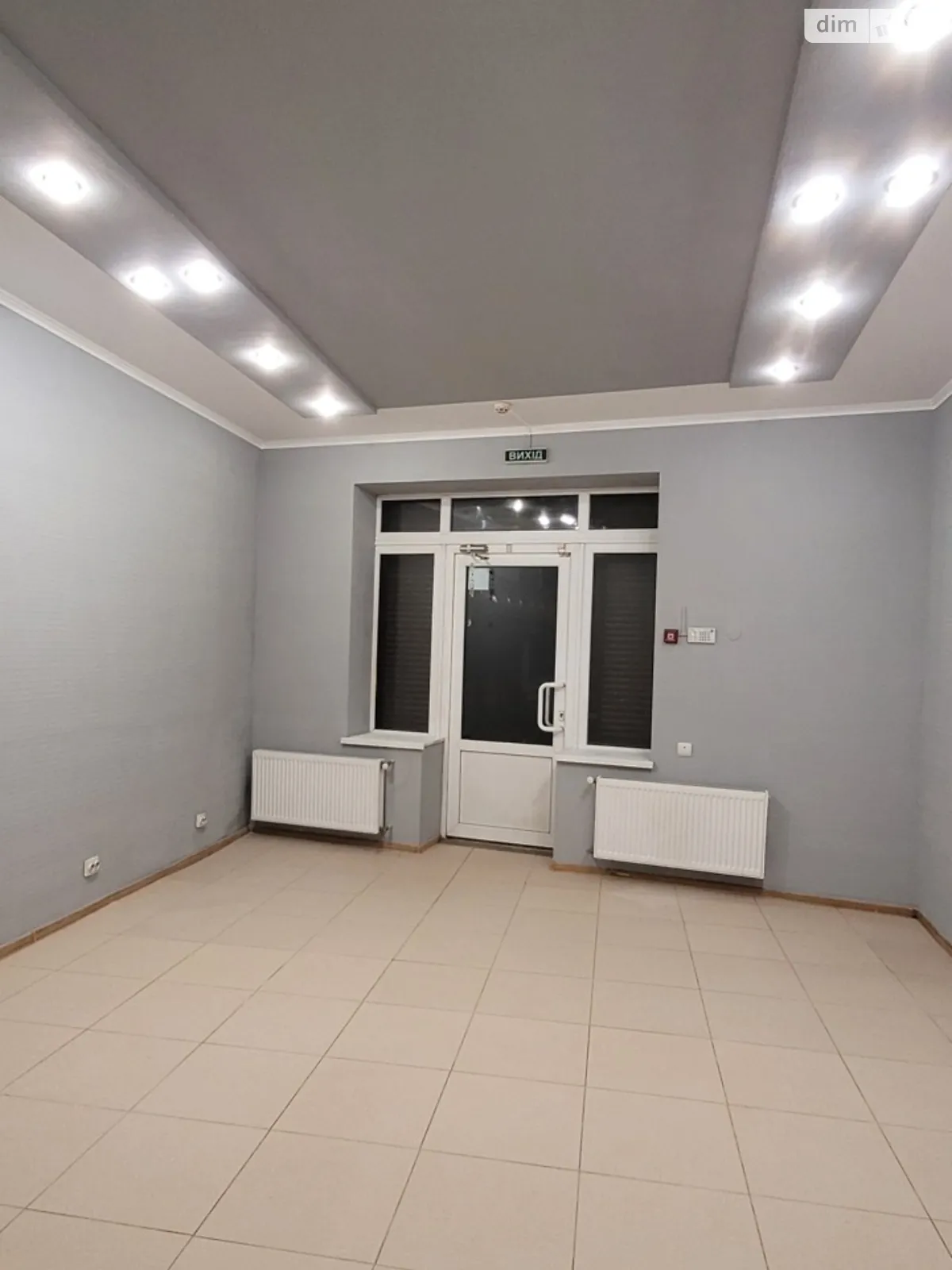 Сдается в аренду офис 49 кв. м в бизнес-центре, цена: 250 $ - фото 1