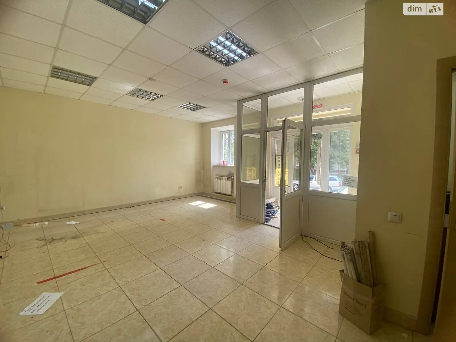 Сдается в аренду помещения свободного назначения 42 кв. м в 5-этажном здании, цена: 14000 грн - фото 1