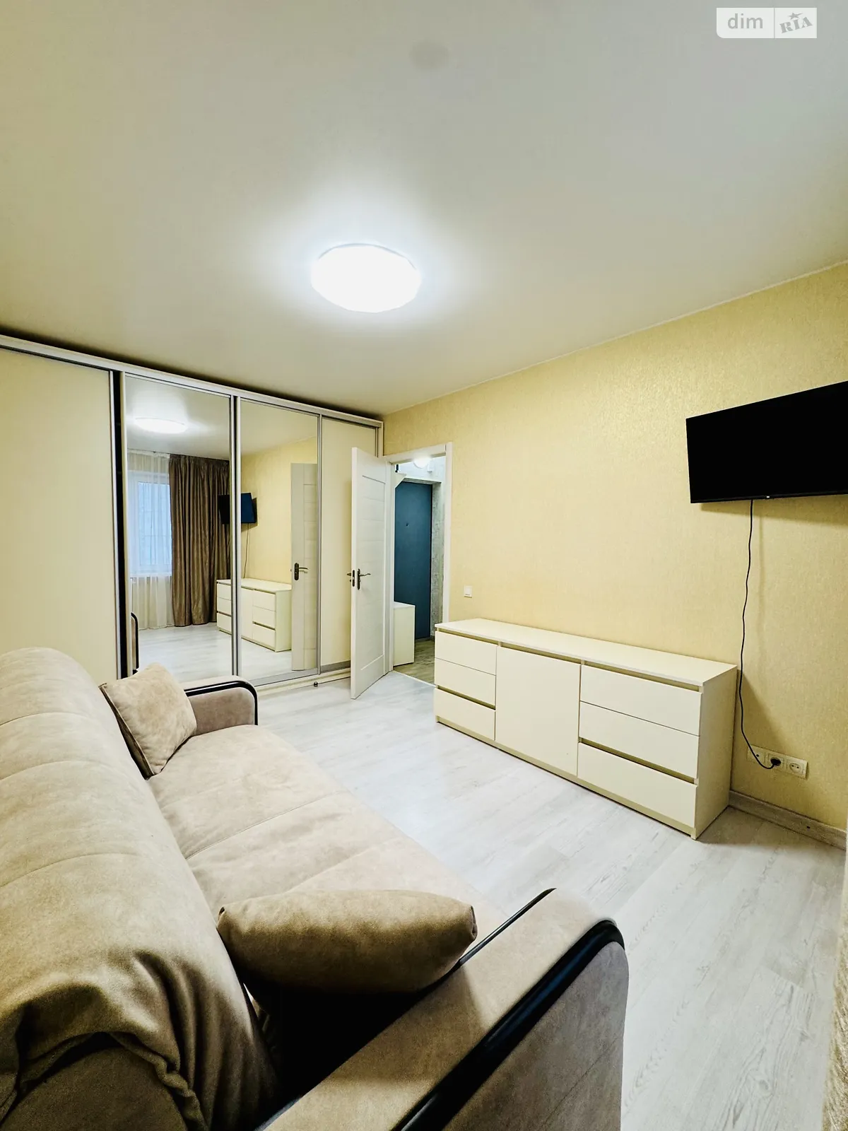 Продается 1-комнатная квартира 30 кв. м в Киеве, ул. Демеевская, 39 - фото 1