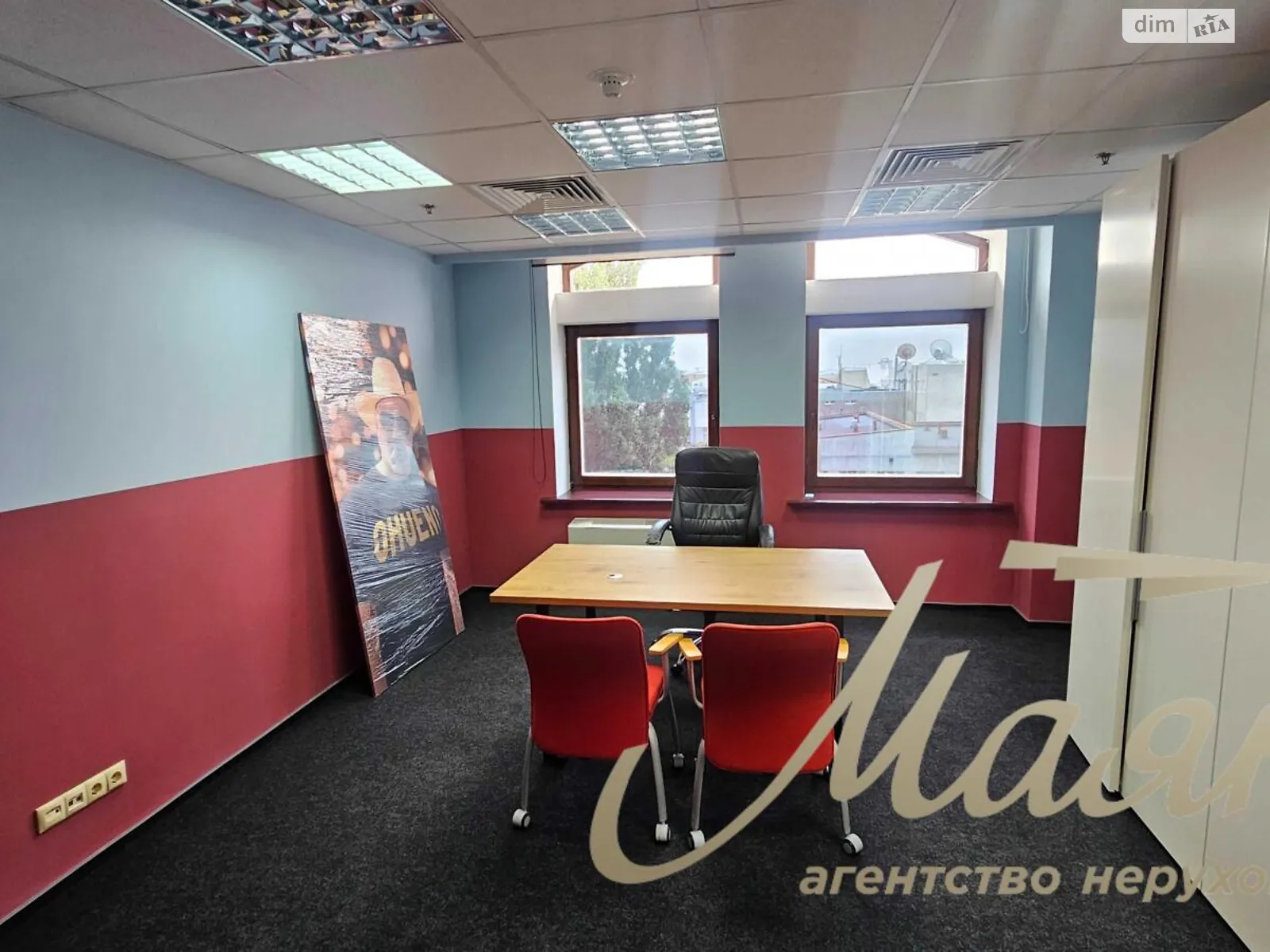 Сдается в аренду офис 200 кв. м в бизнес-центре, цена: 8000 $ - фото 1