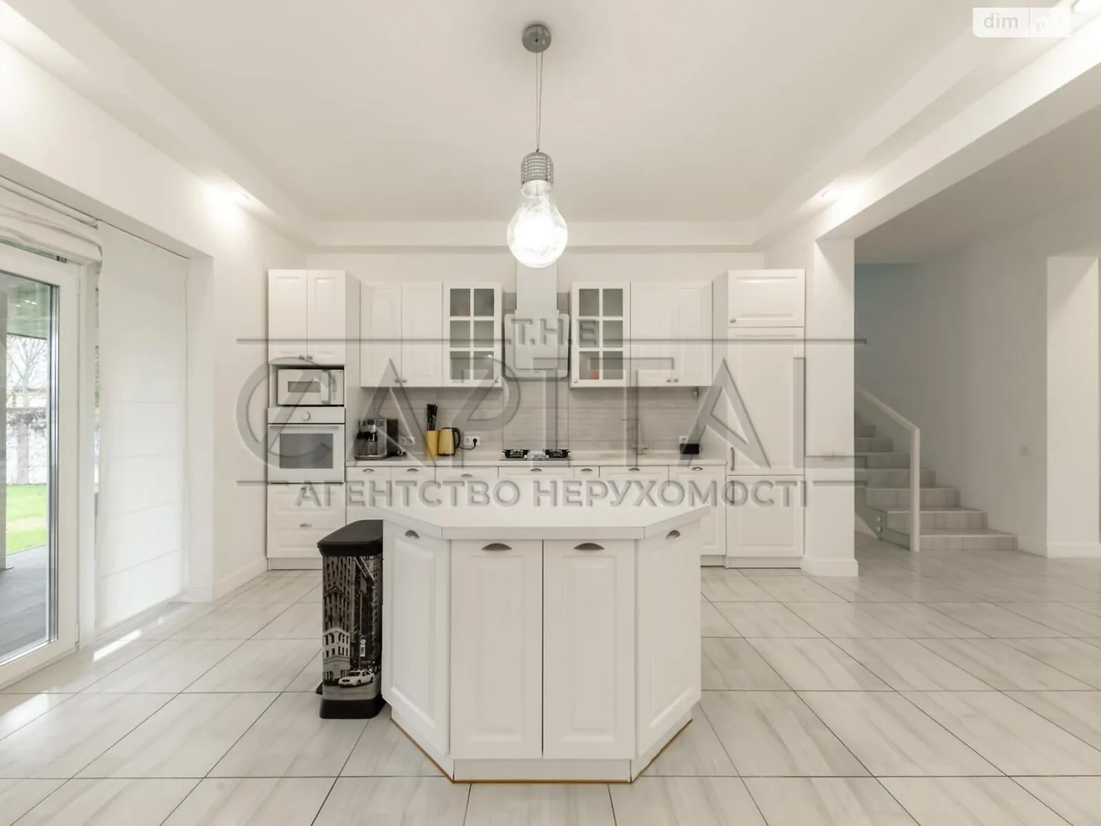 Сдается в аренду дом на 2 этажа 220 кв. м с мебелью, цена: 2100 $ - фото 1