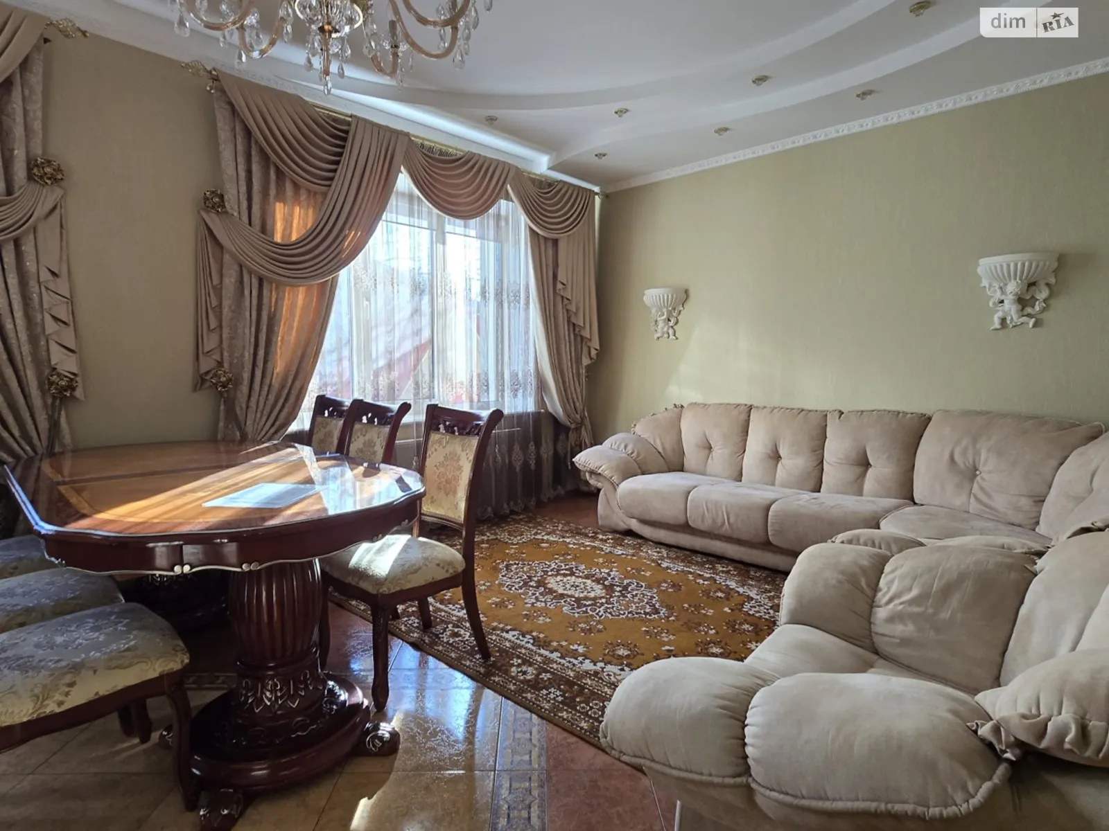 Продается дом на 2 этажа 220 кв. м с бассейном, цена: 320000 $ - фото 1