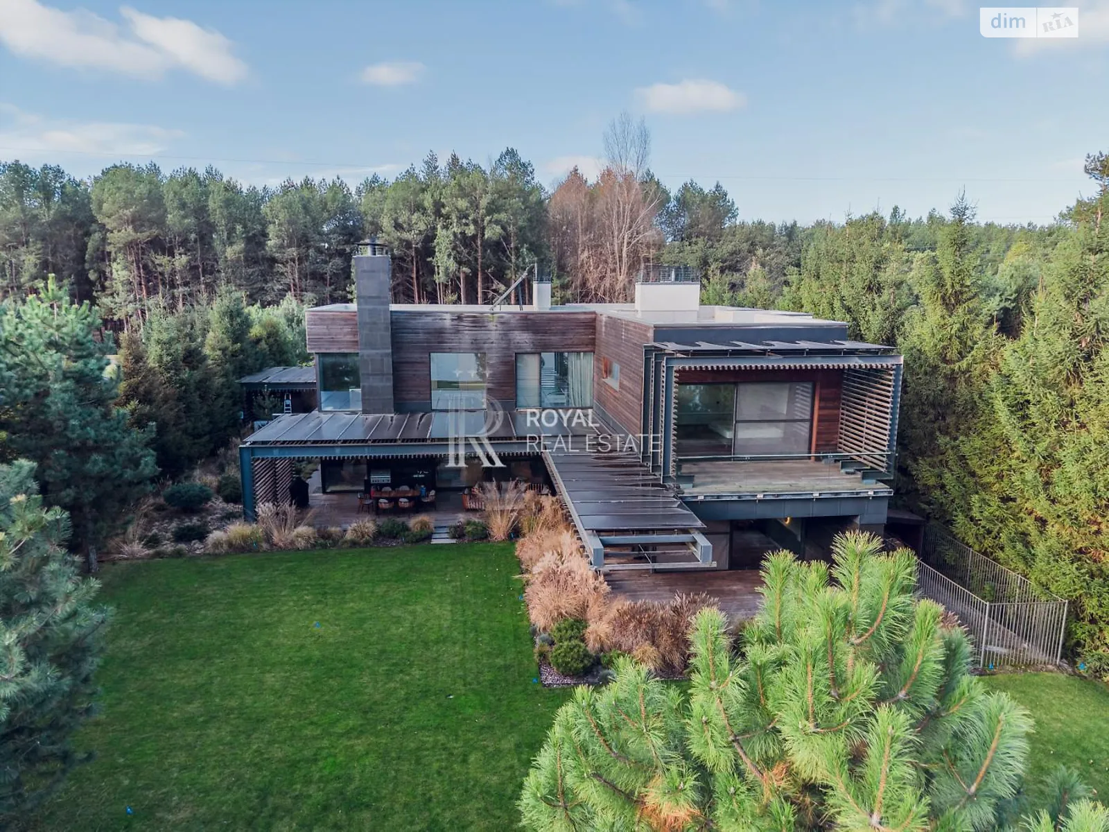 Сдается в аренду дом на 2 этажа 300 кв. м с бассейном, цена: 6000 $ - фото 1