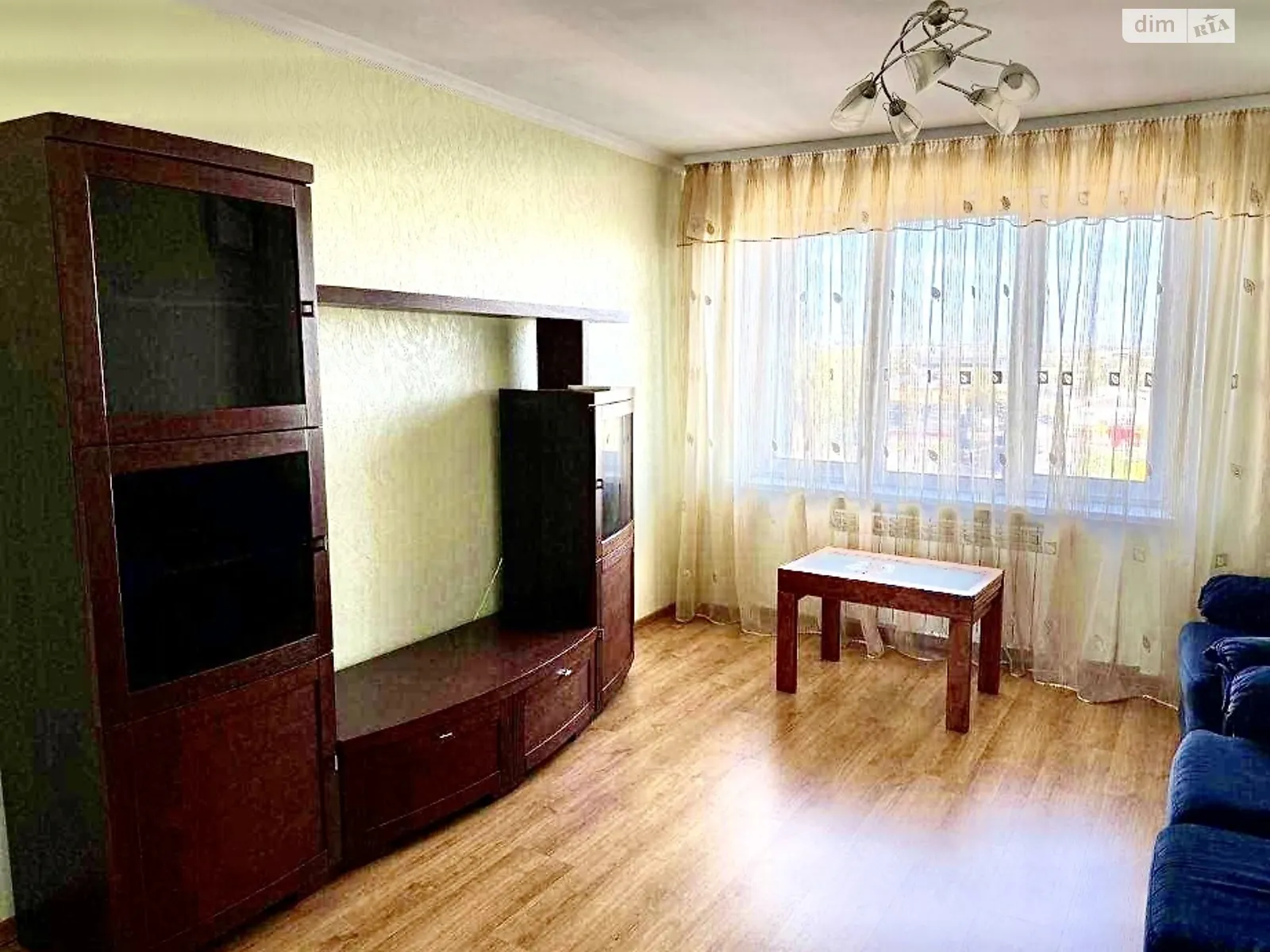 Продается 3-комнатная квартира 58 кв. м в Ровно, ул. Соборная - фото 1